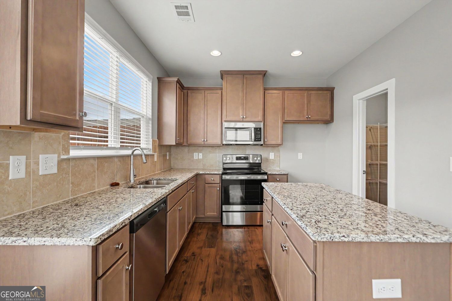 7666 Squire Court Property Photo 11