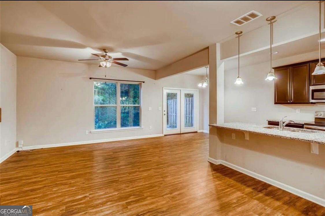 1526 Brookmere Way Property Photo 3