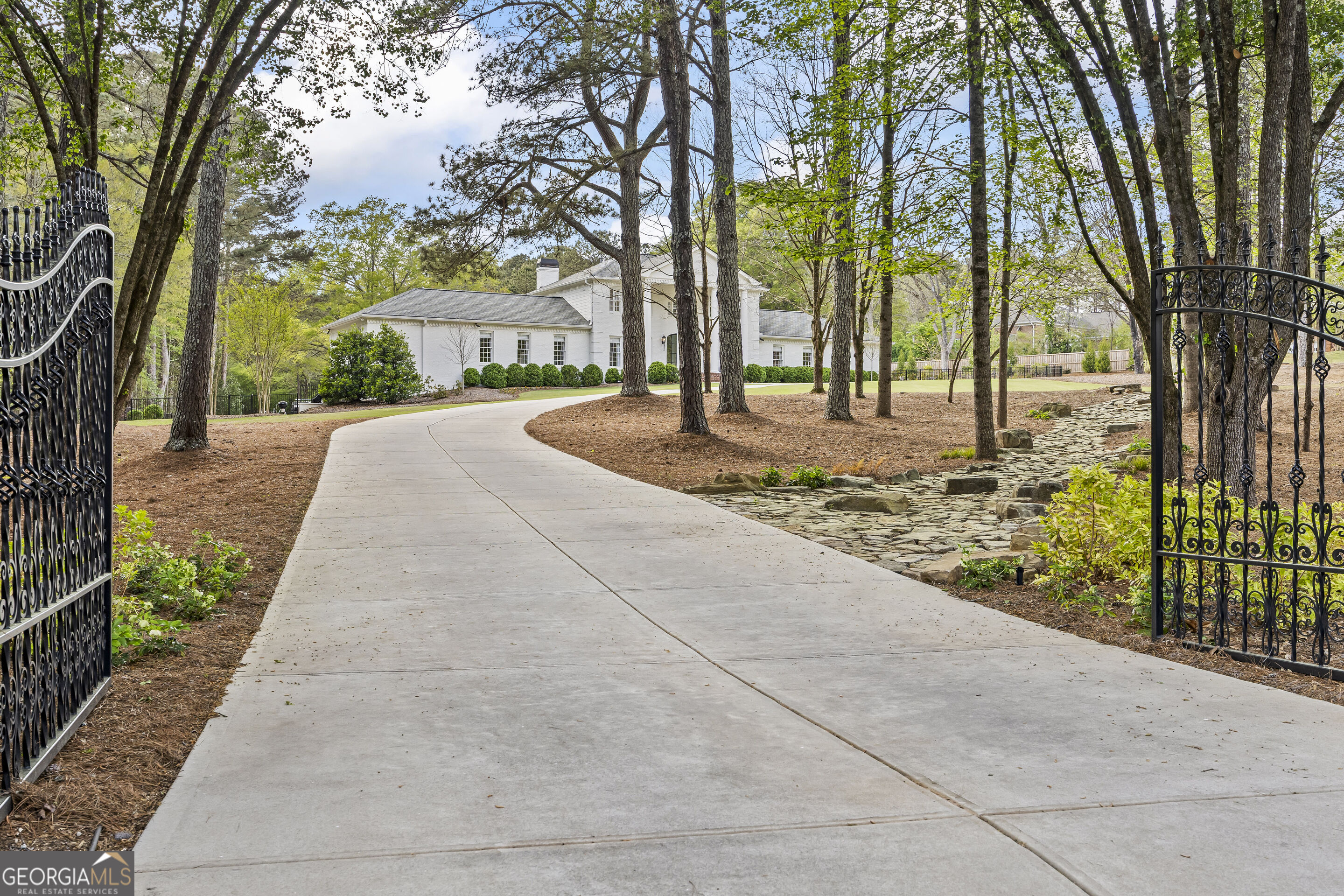 1900 Crystal Hills Drive Property Photo 3