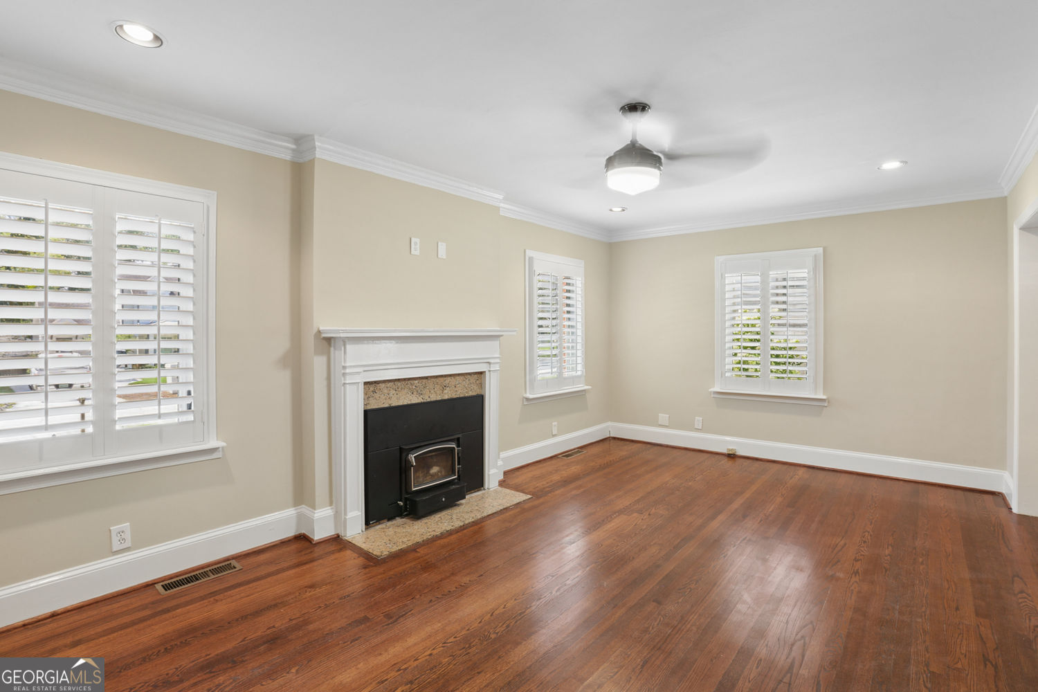 266 Midvale Drive Ne Property Photo 5