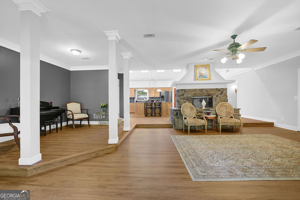 1010 Little River Way Property Photo 4