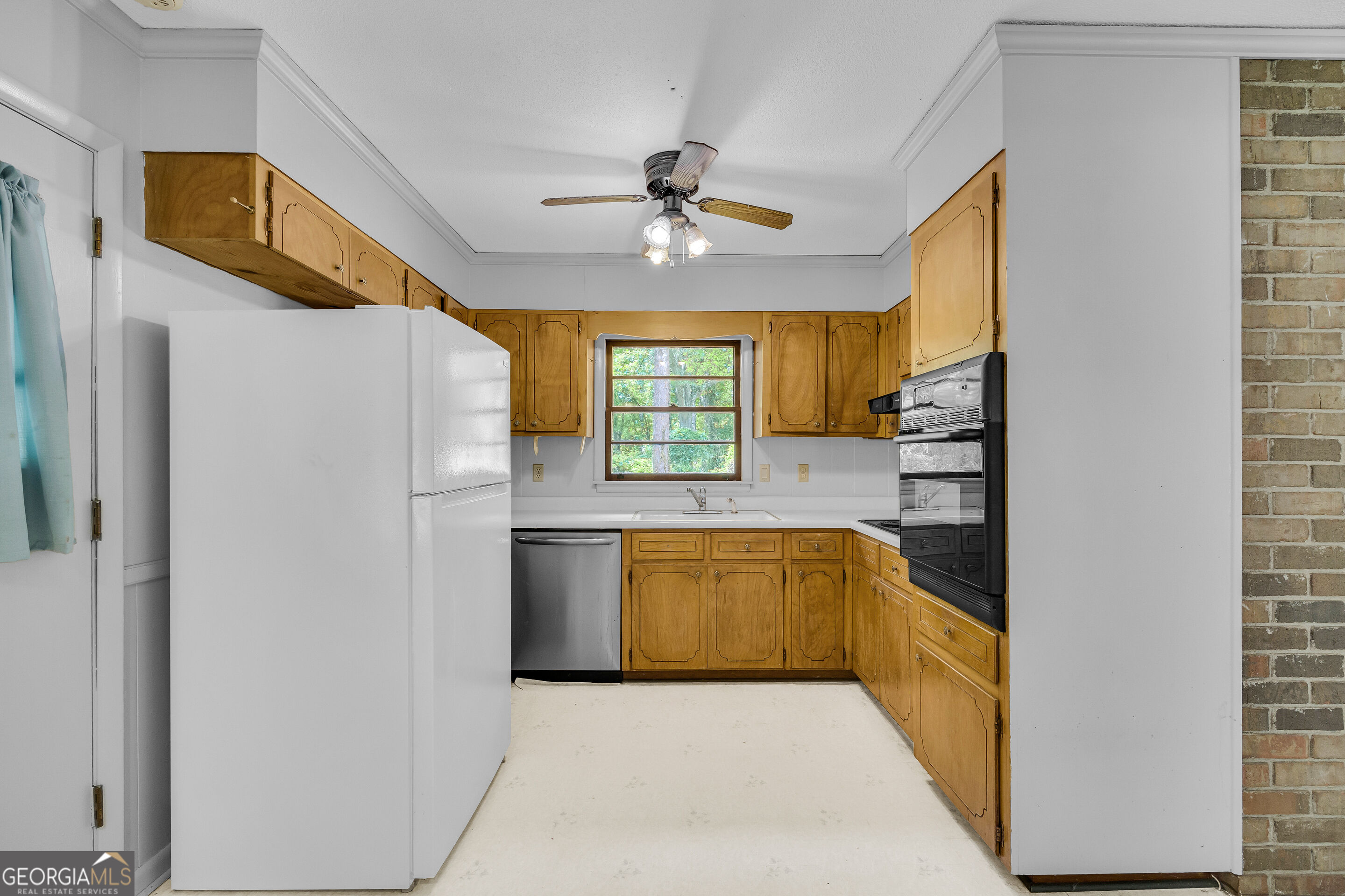270 University Circle Property Photo 3