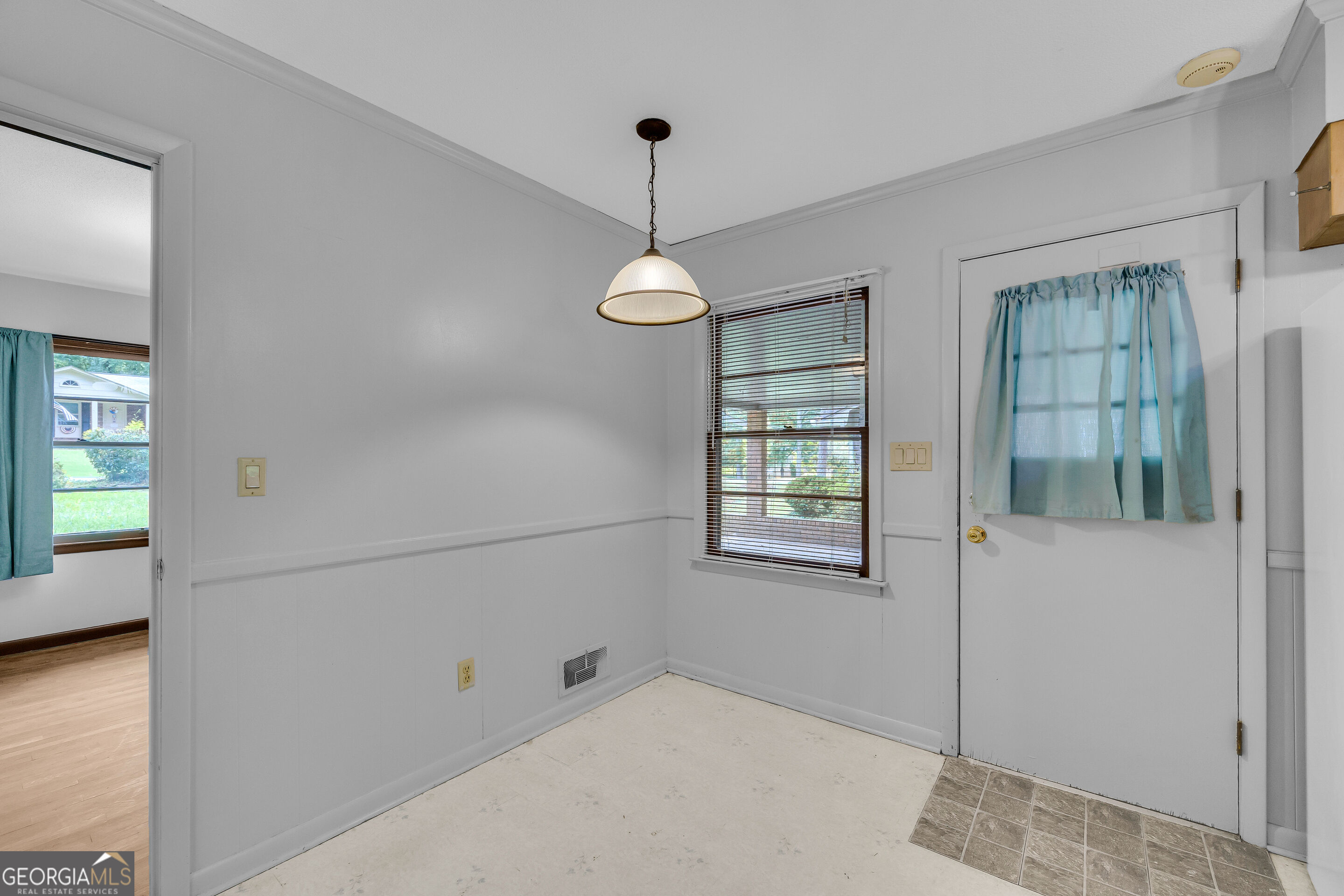 270 University Circle Property Photo 25
