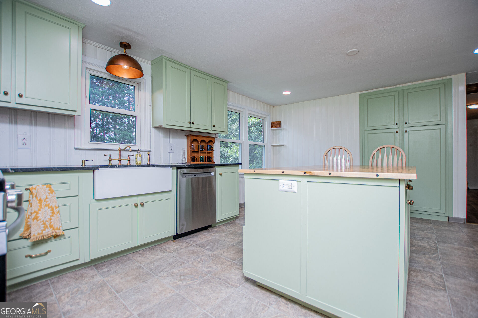 105 Sharp Drive Property Photo 3
