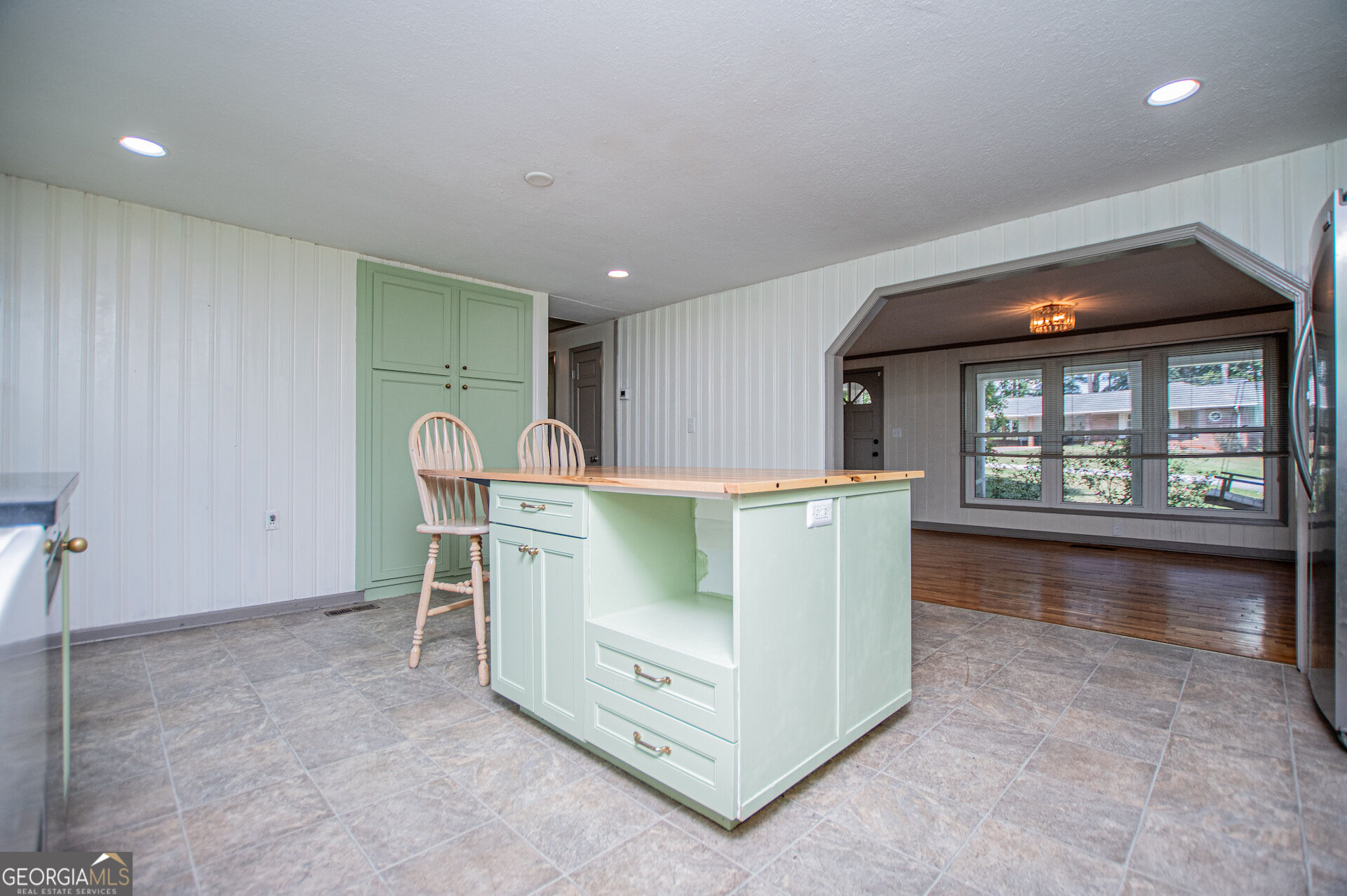 105 Sharp Drive Property Photo 4