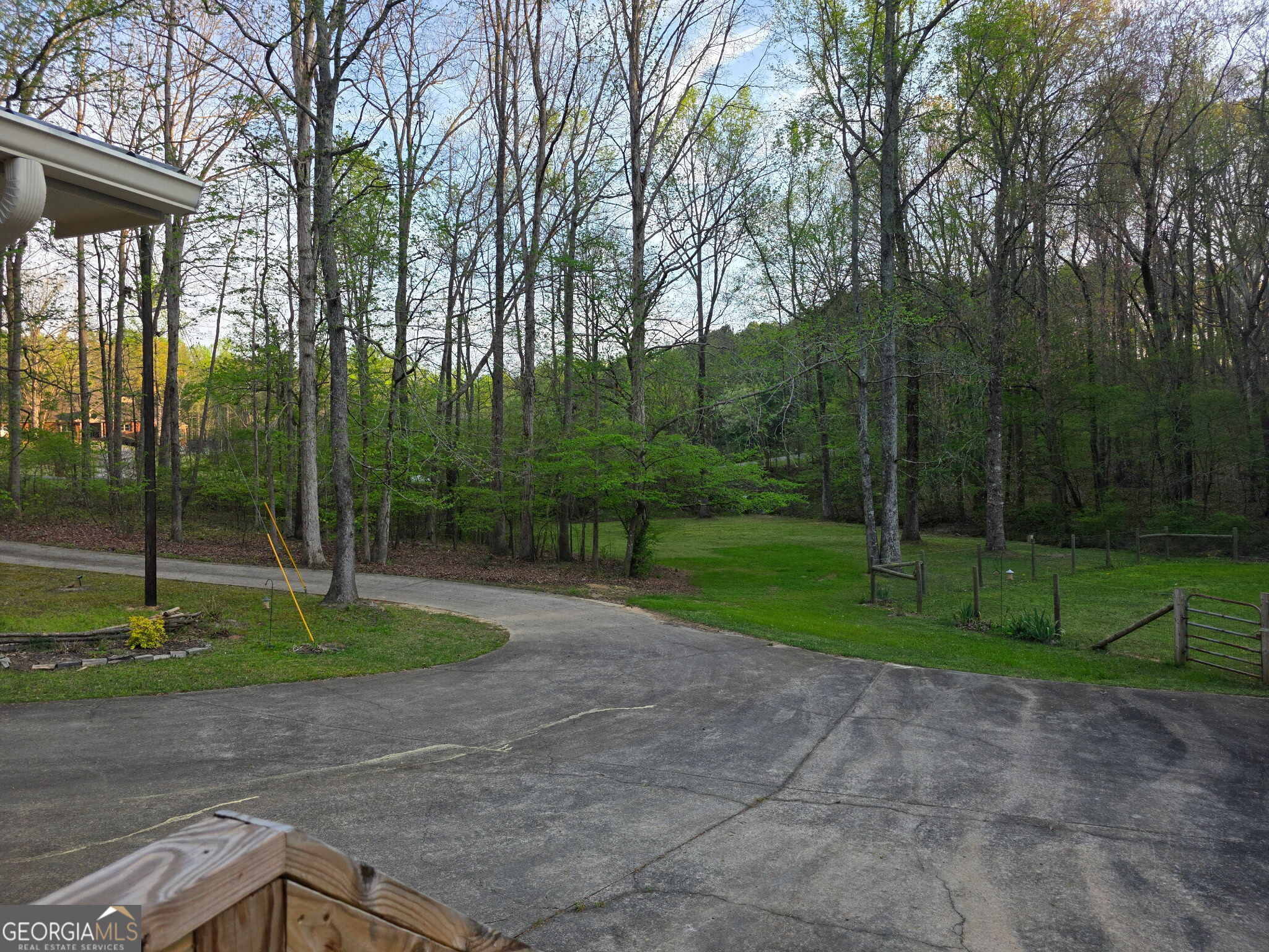 403 N Stringer Road Property Photo 3