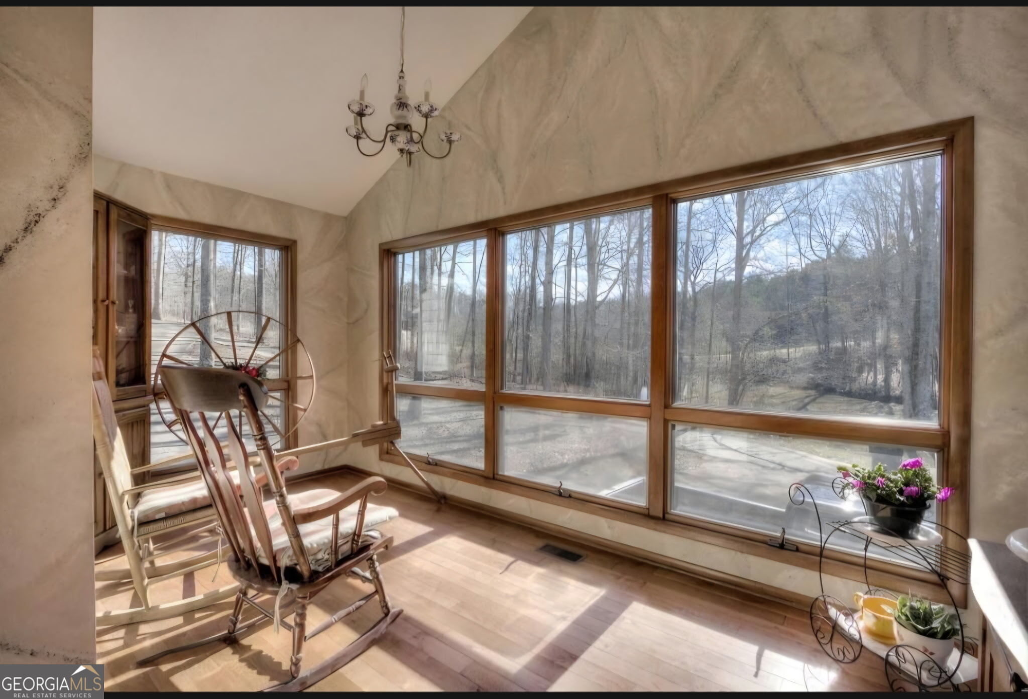 403 N Stringer Road Property Photo 5