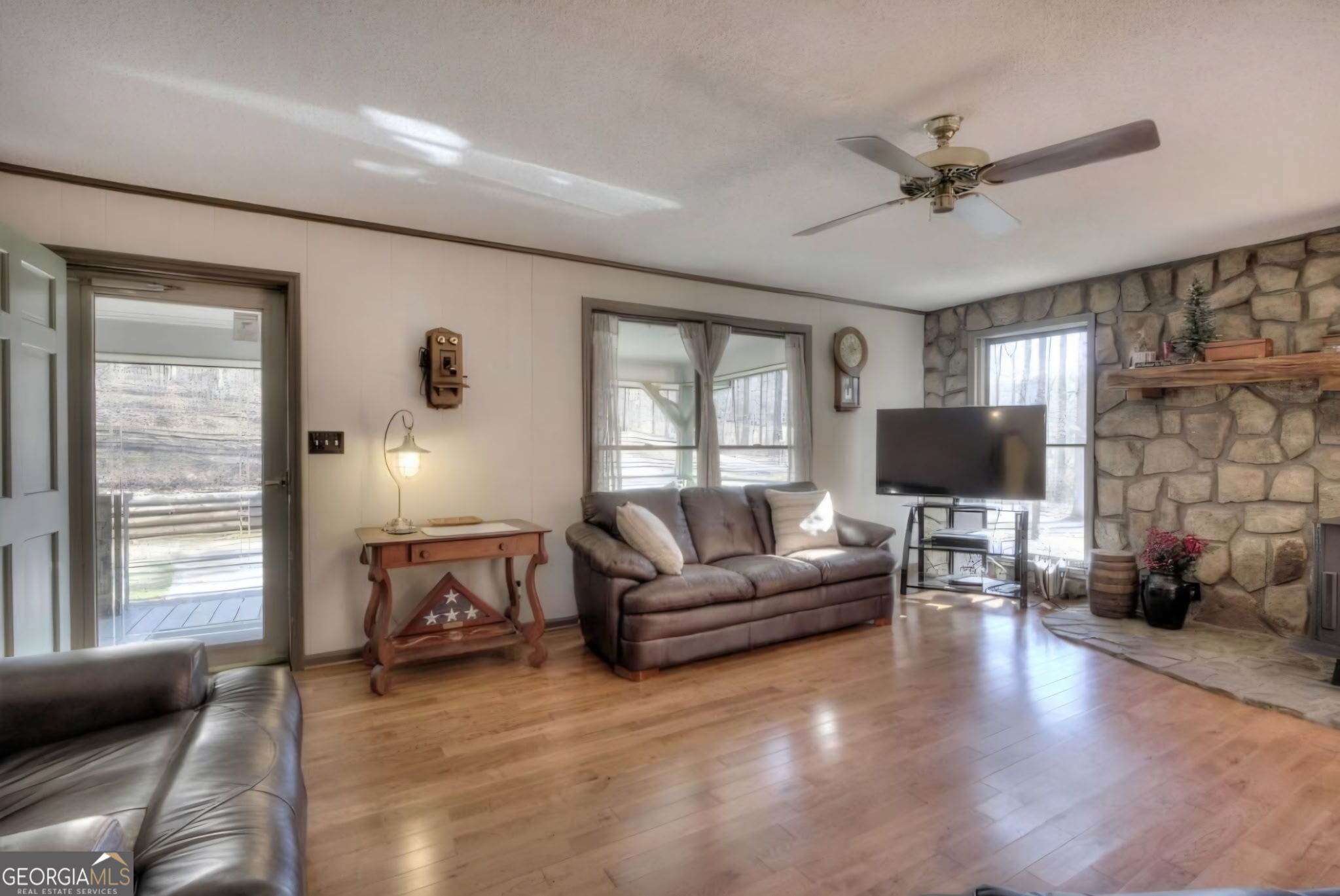 403 N Stringer Road Property Photo 8