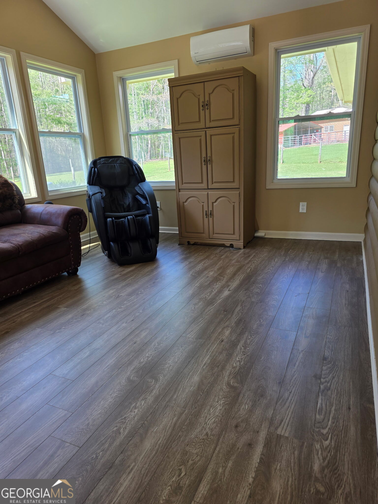 403 N Stringer Road Property Photo 11