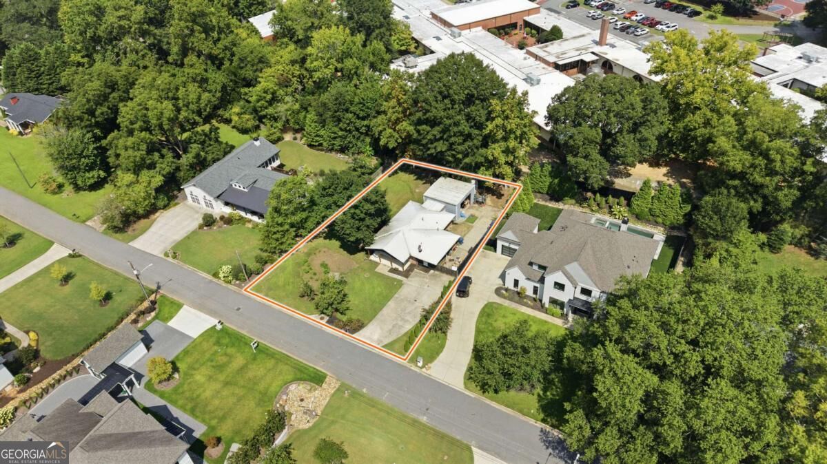 211 Brooke Drive Property Photo 4