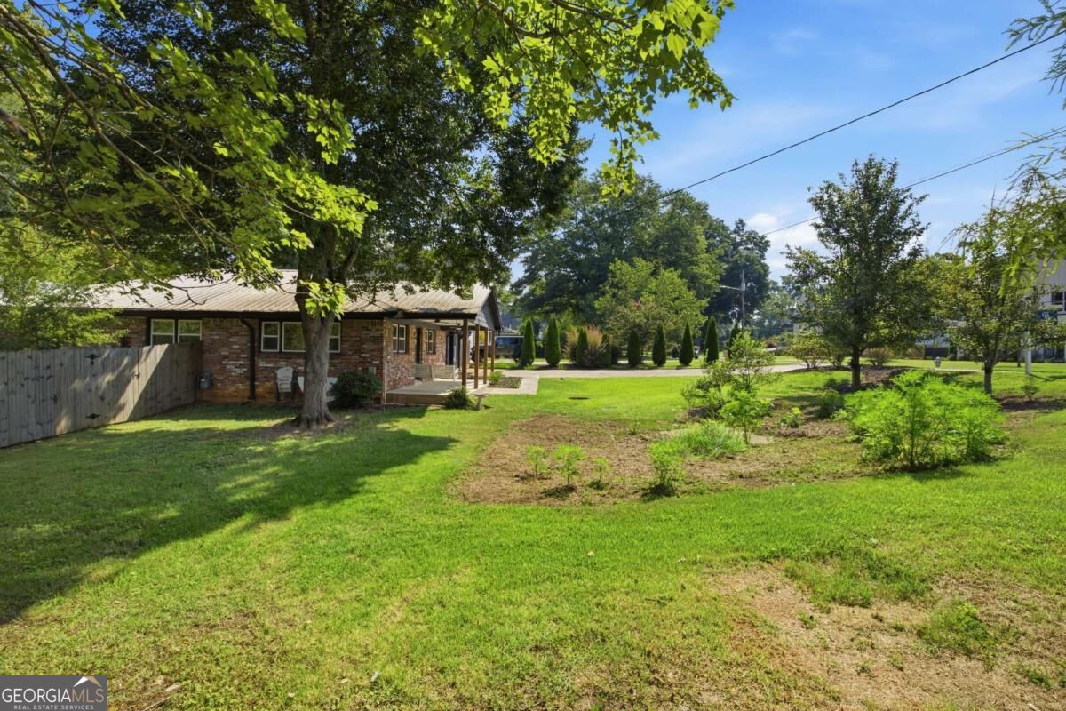 211 Brooke Drive Property Photo 8