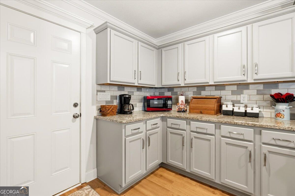 305 Lamplight Drive Property Photo 11