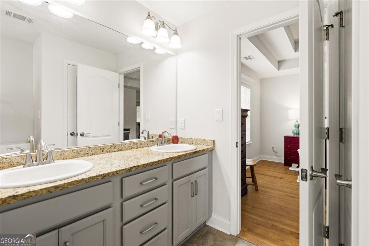 305 Lamplight Drive Property Photo 17