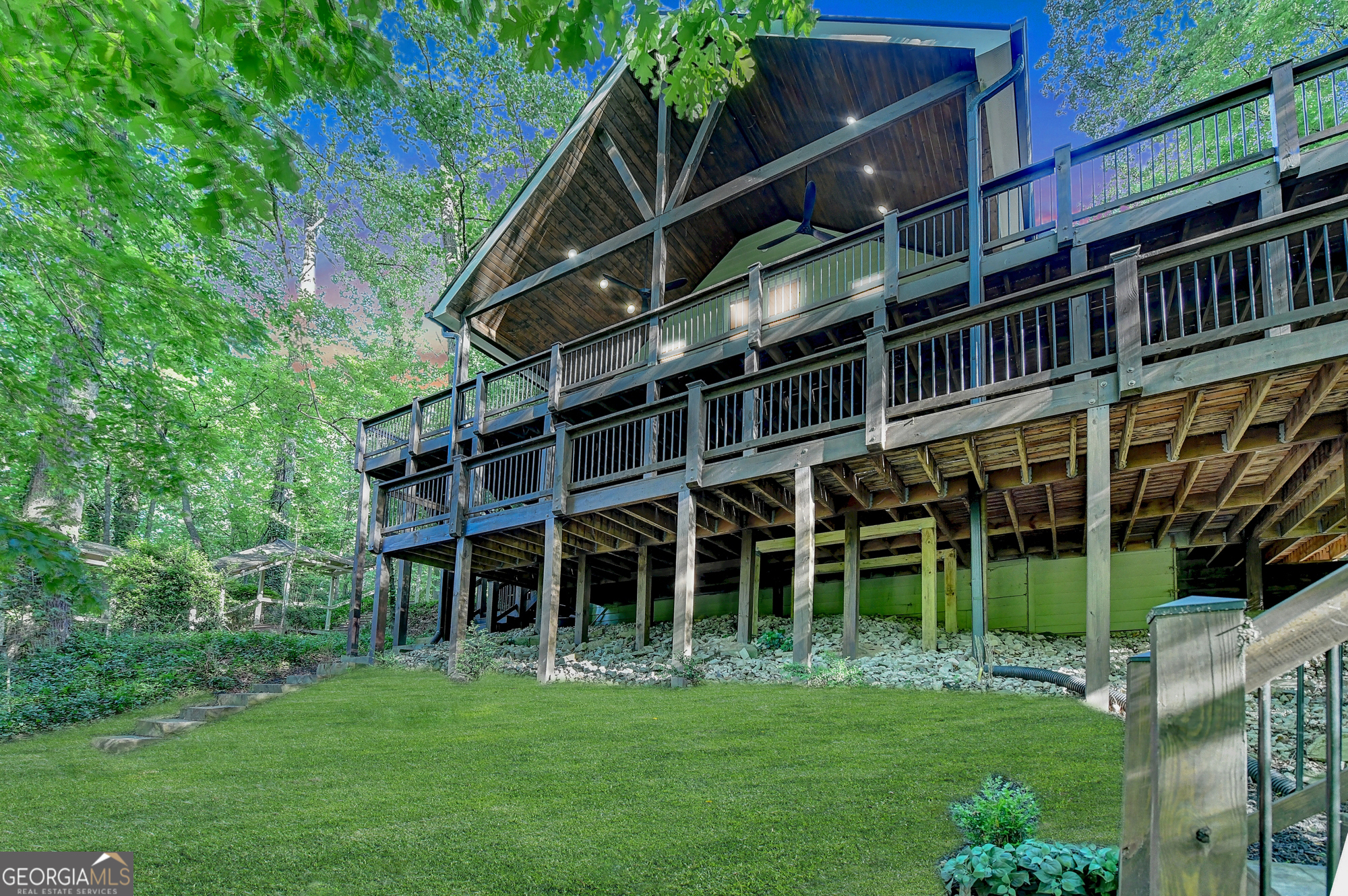 975 Timber Lake Trail Property Photo 2