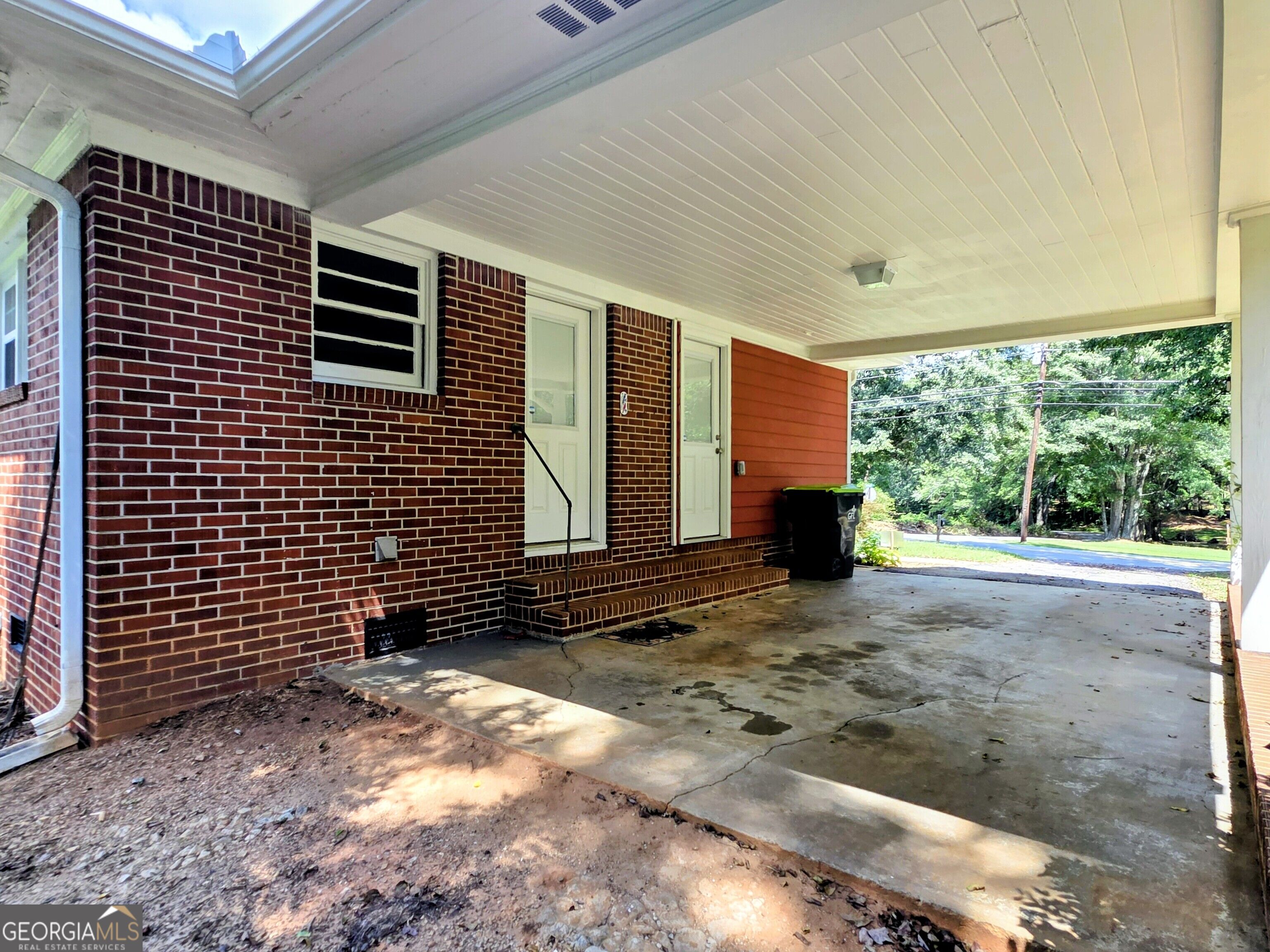 219 E Johnson Street Property Photo 3