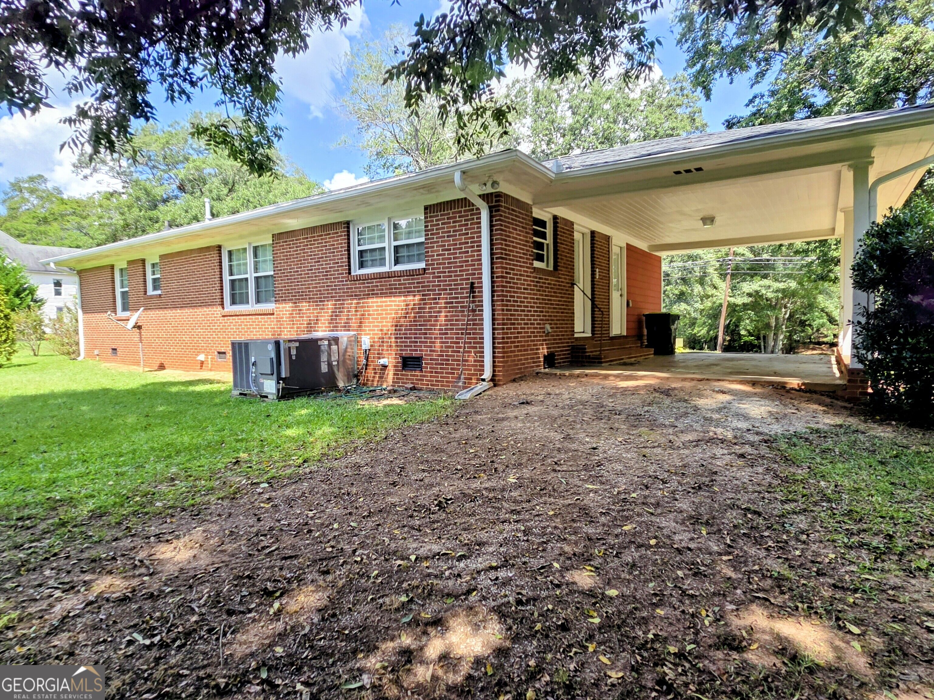 219 E Johnson Street Property Photo 4