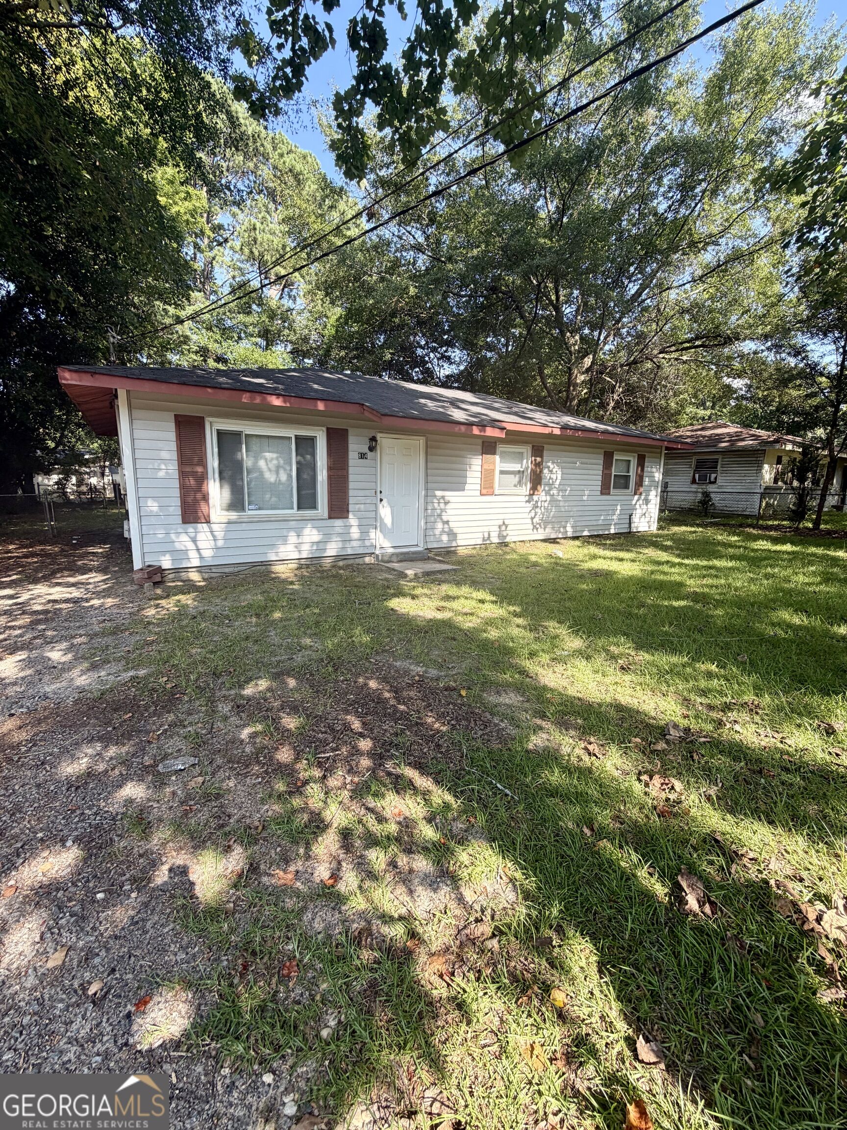 814 Crestwood Terrace Property Photo 2