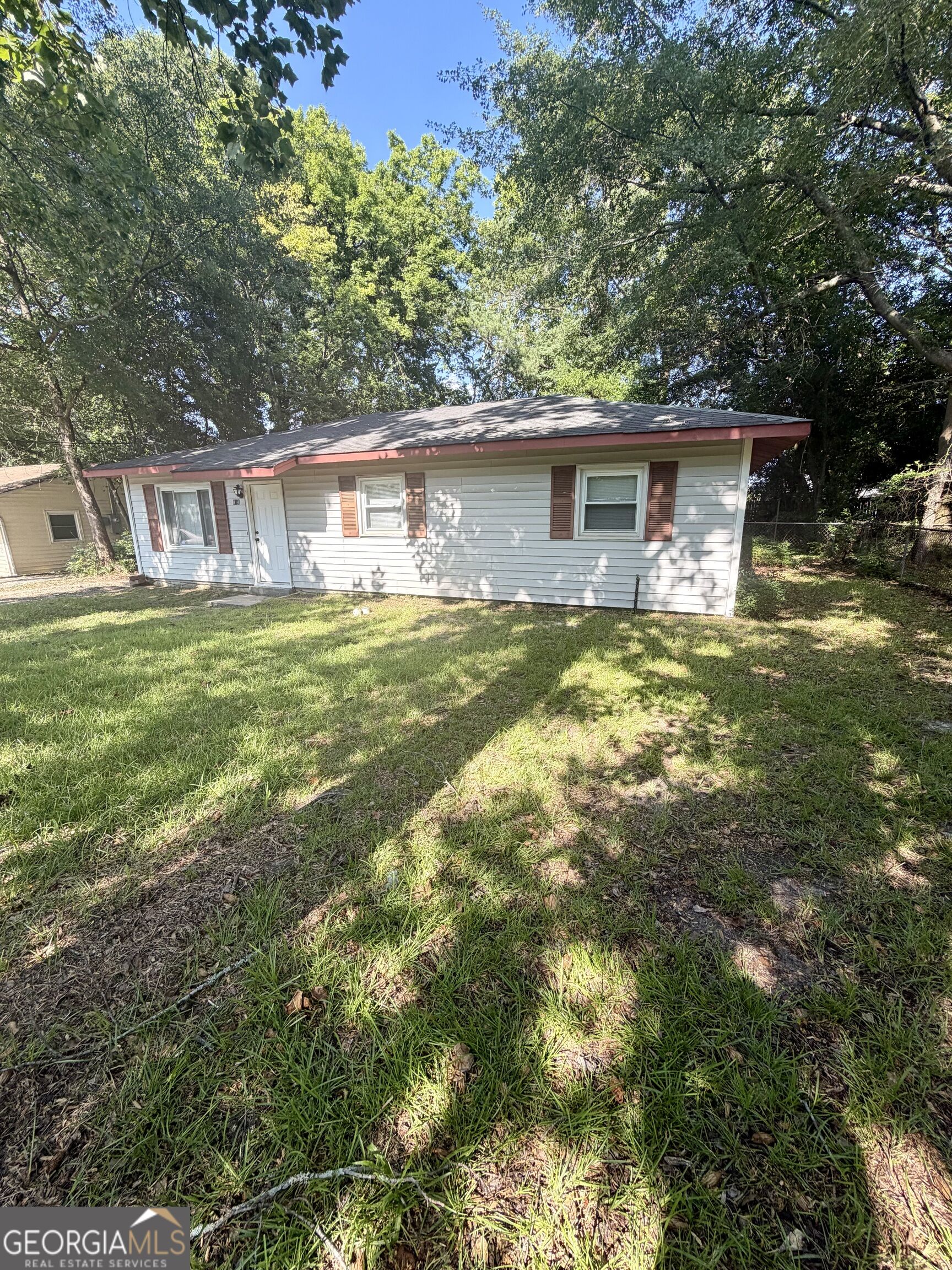 814 Crestwood Terrace Property Photo 3