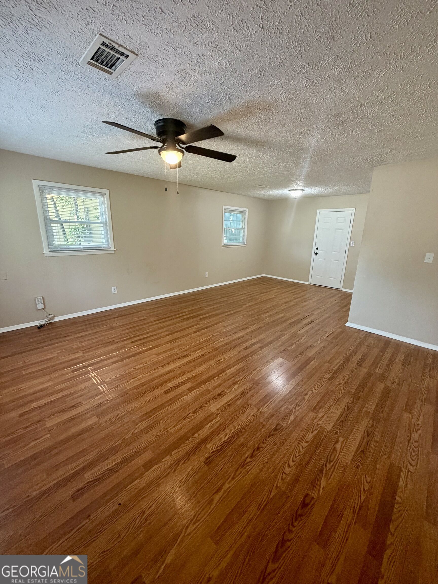 814 Crestwood Terrace Property Photo 4
