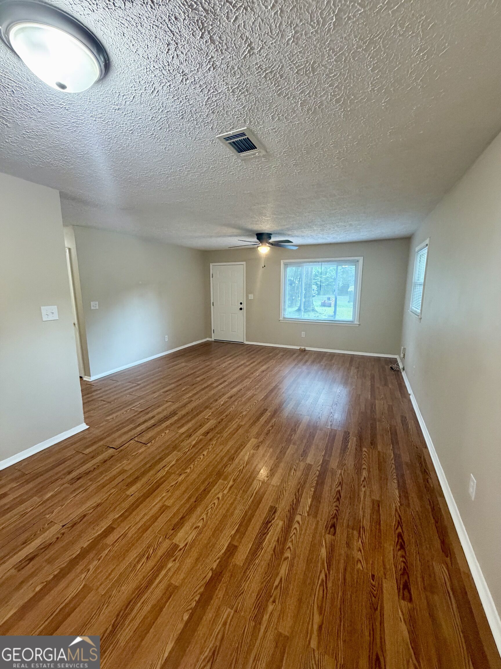 814 Crestwood Terrace Property Photo 6