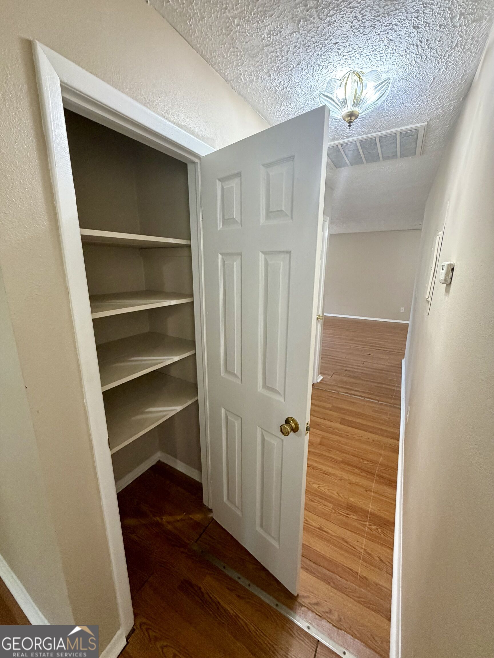 814 Crestwood Terrace Property Photo 15