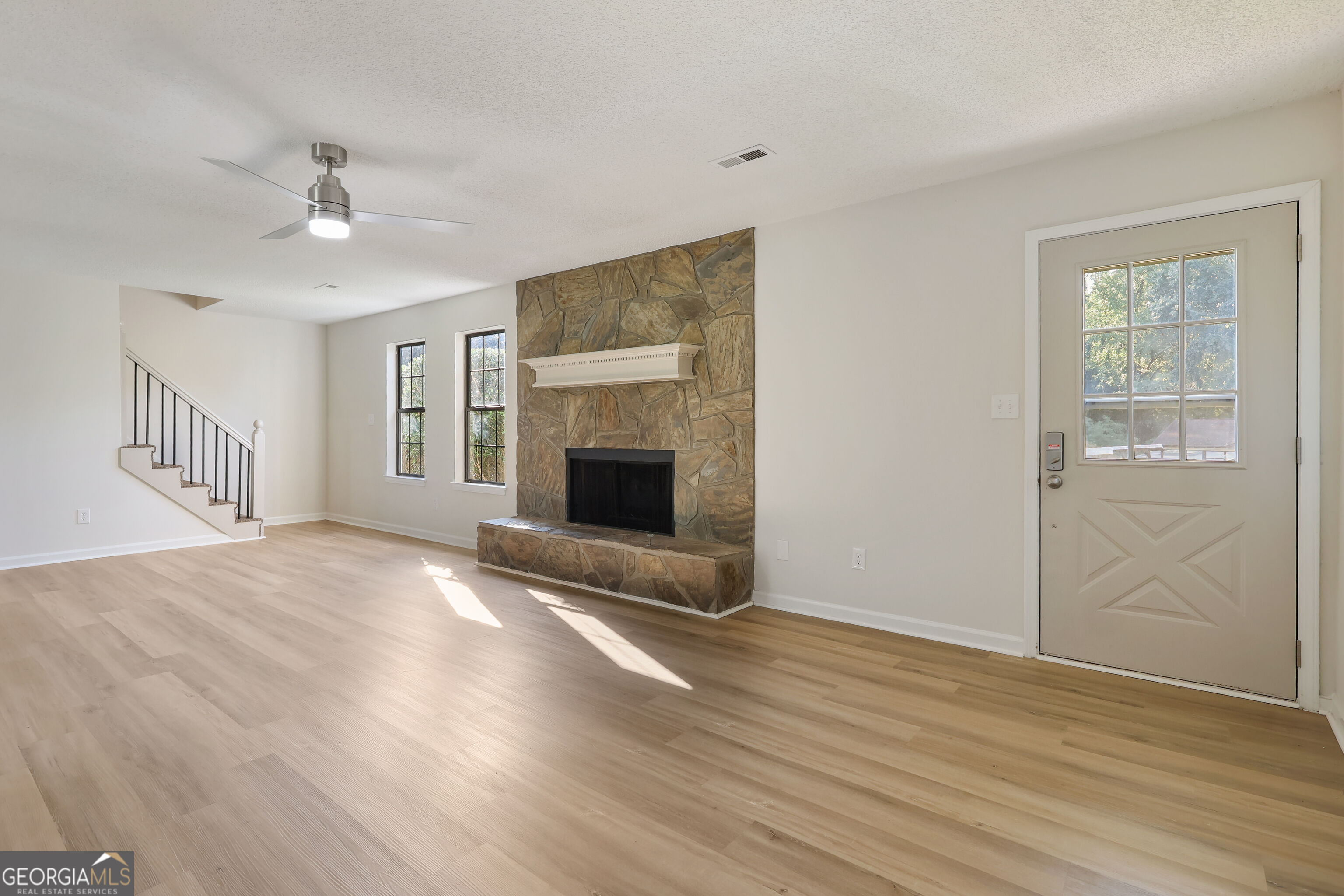 4068 Hunt Way Property Photo 9