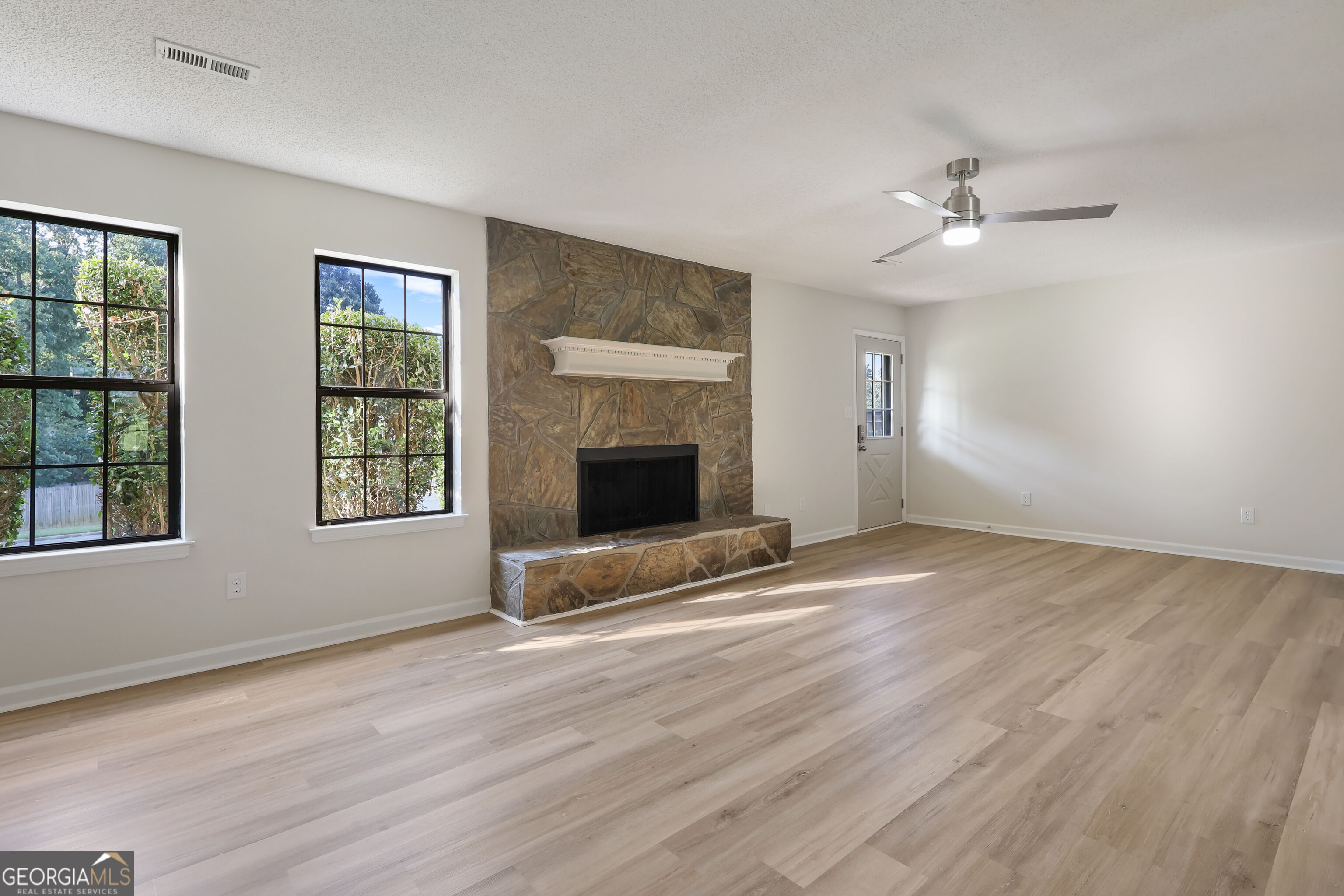4068 Hunt Way Property Photo 10