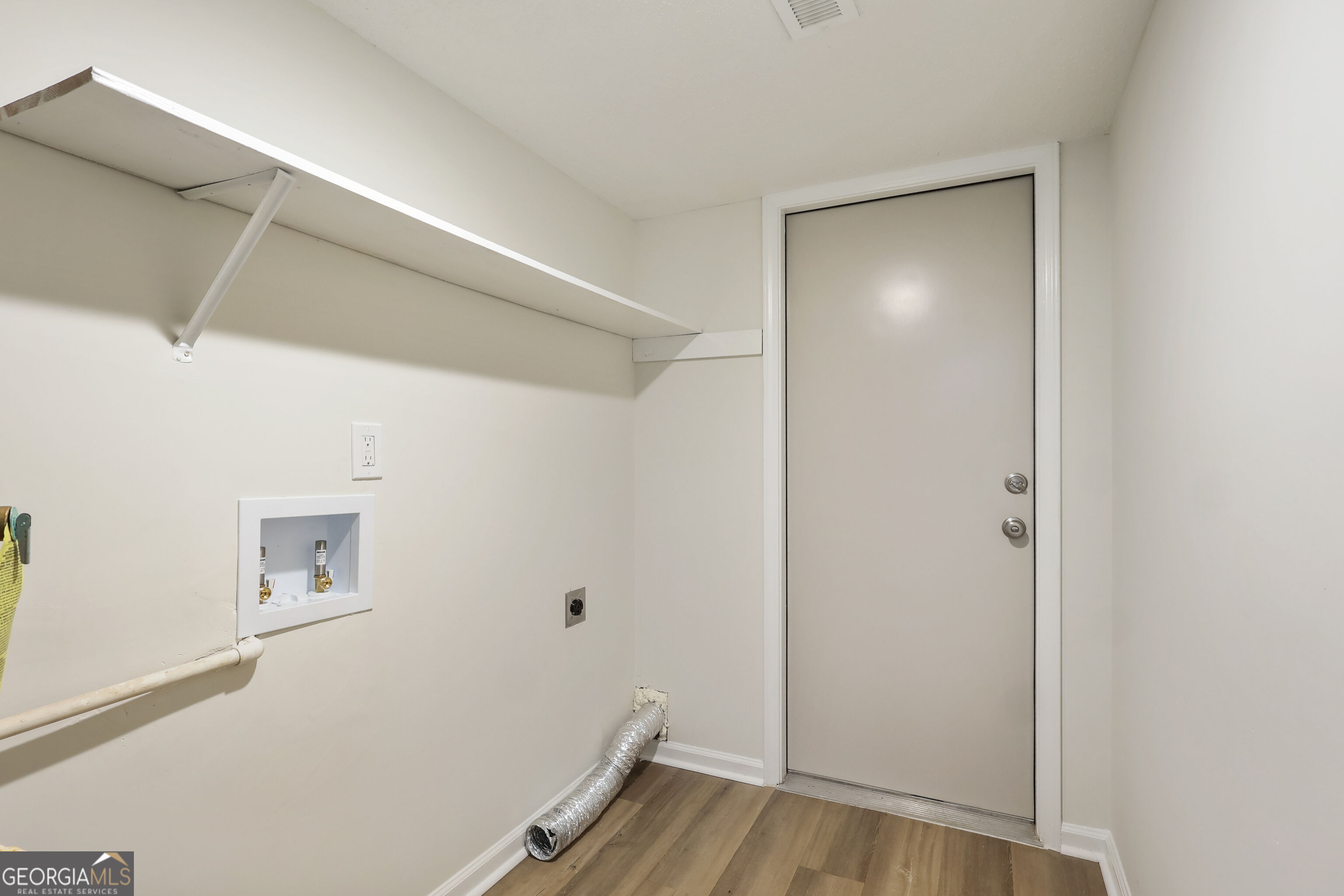 4068 Hunt Way Property Photo 12