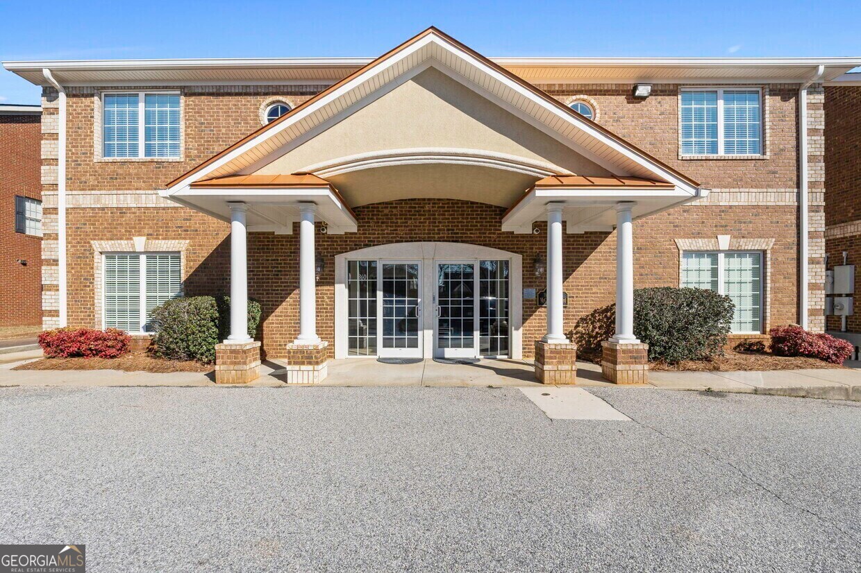 360 Racetrack Road Property Photo 1