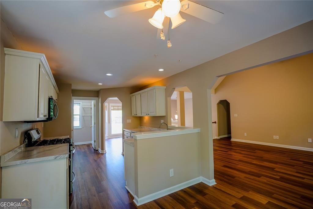 4340 Mapleton Way Property Photo 5