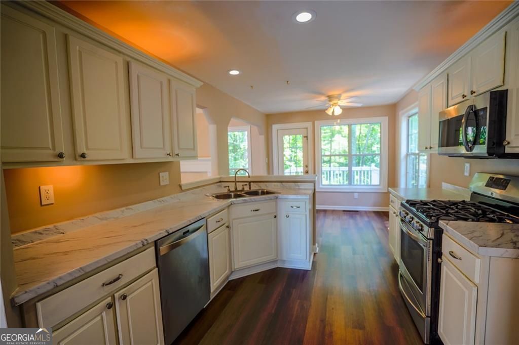 4340 Mapleton Way Property Photo 8
