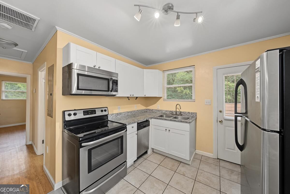 559 Pulaski Street Property Photo 10