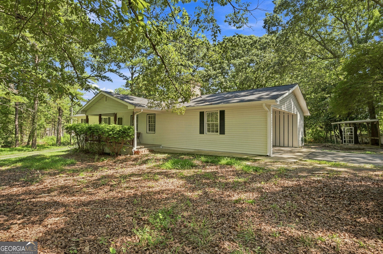 556 Auburn Road Property Photo 2