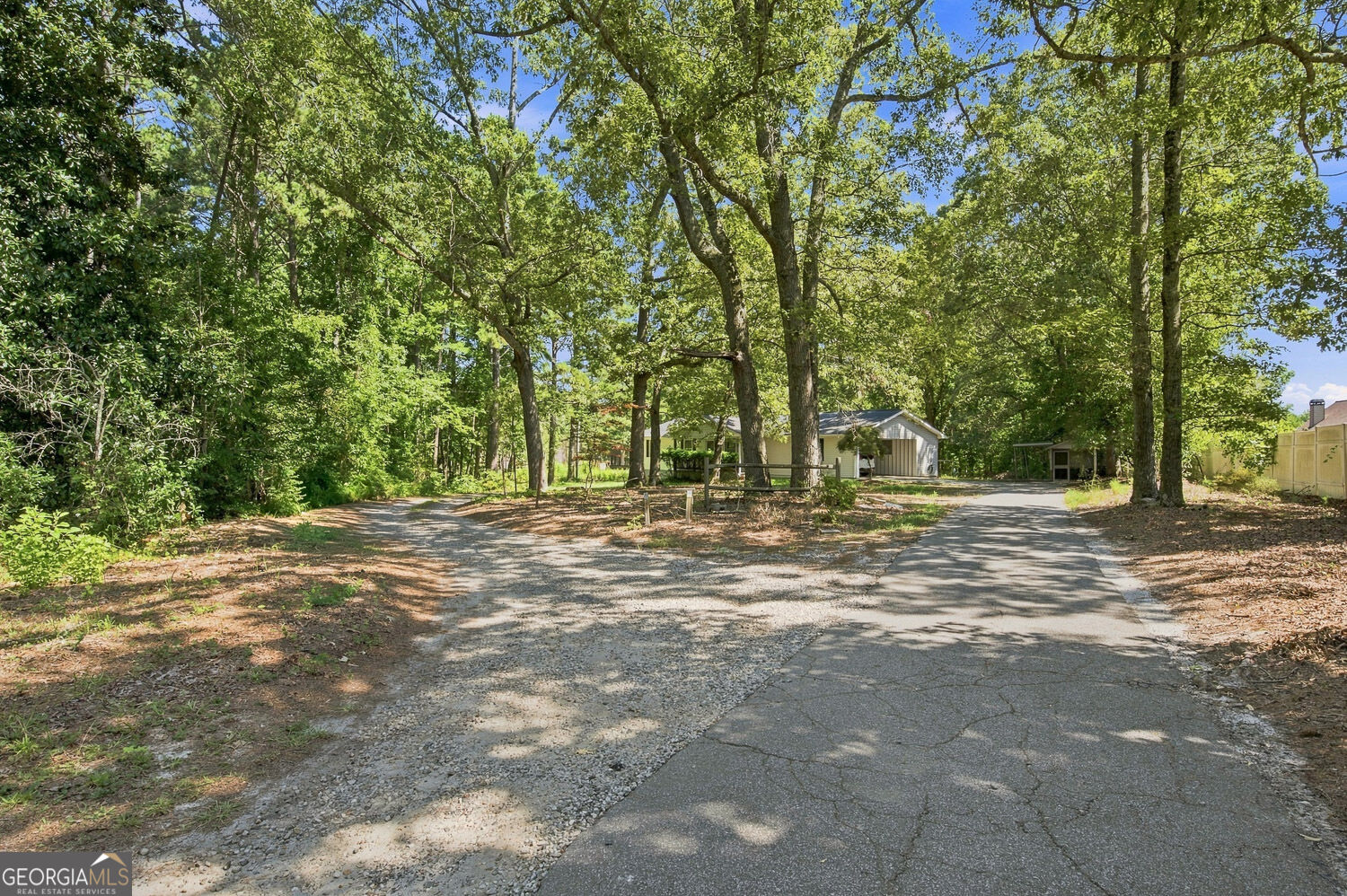 556 Auburn Road Property Photo 5