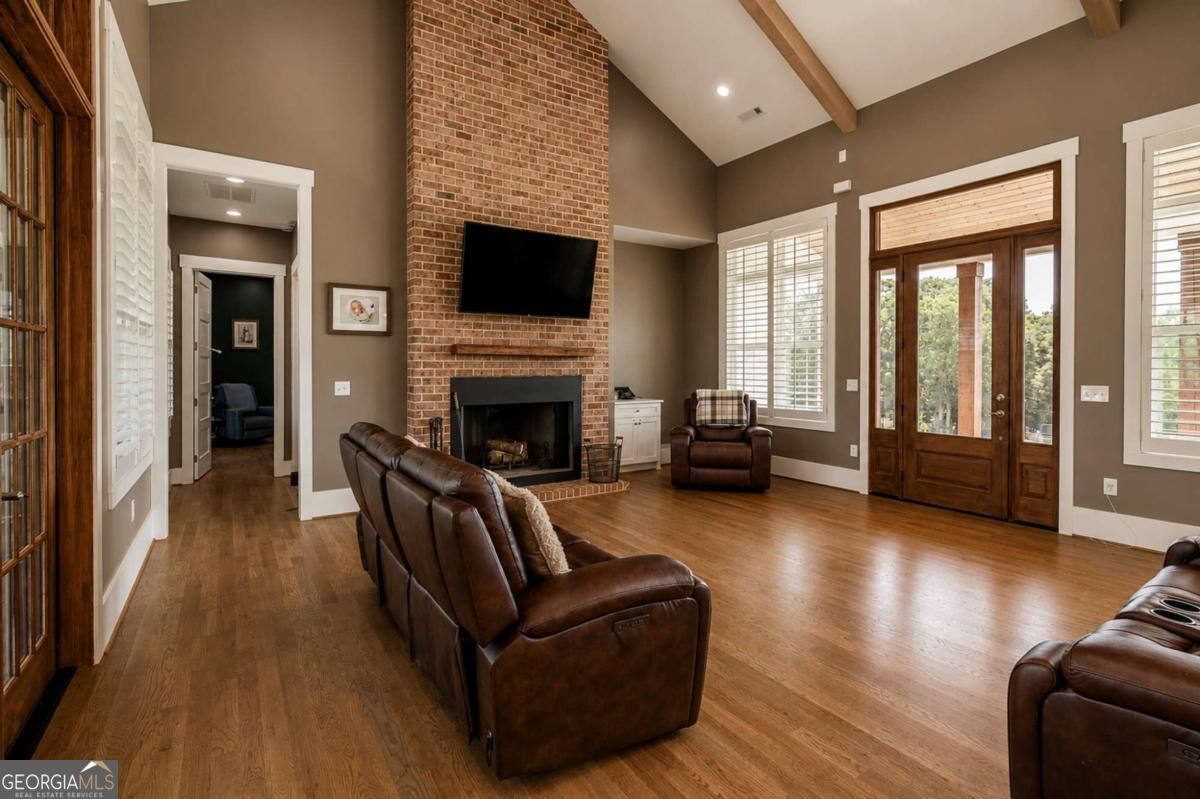 3200 Shady Grove Rd Property Photo 8