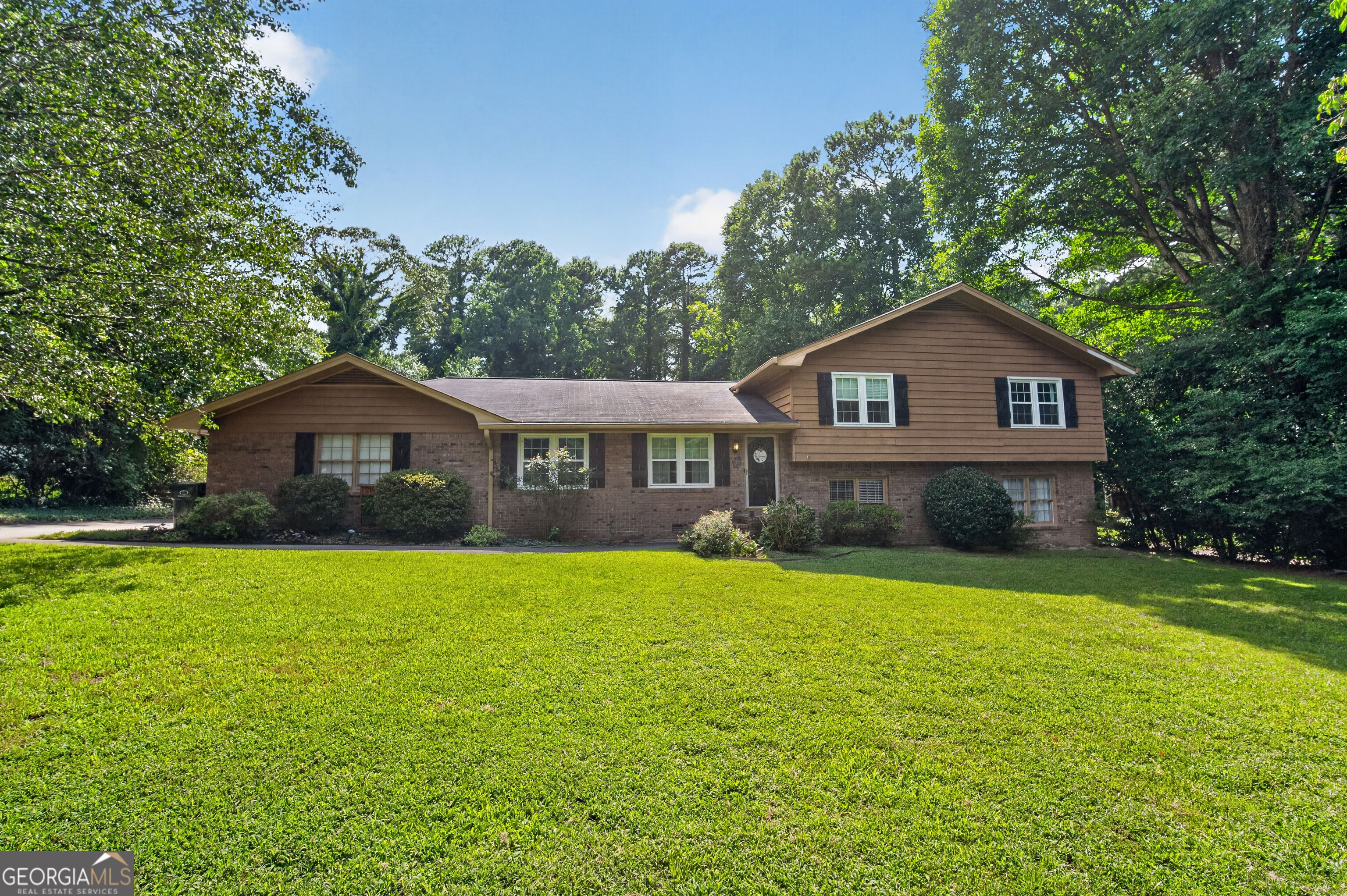 2197 Valley Creek Circle Property Photo 1