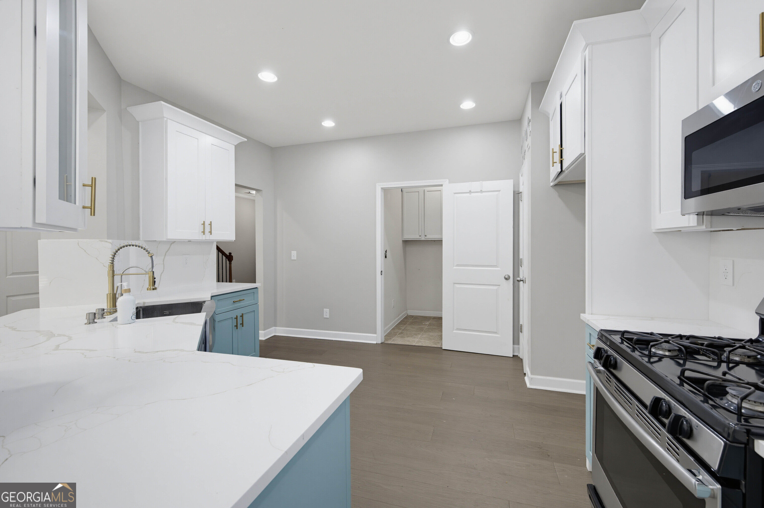 13479 Gardiner Lane Property Photo 10