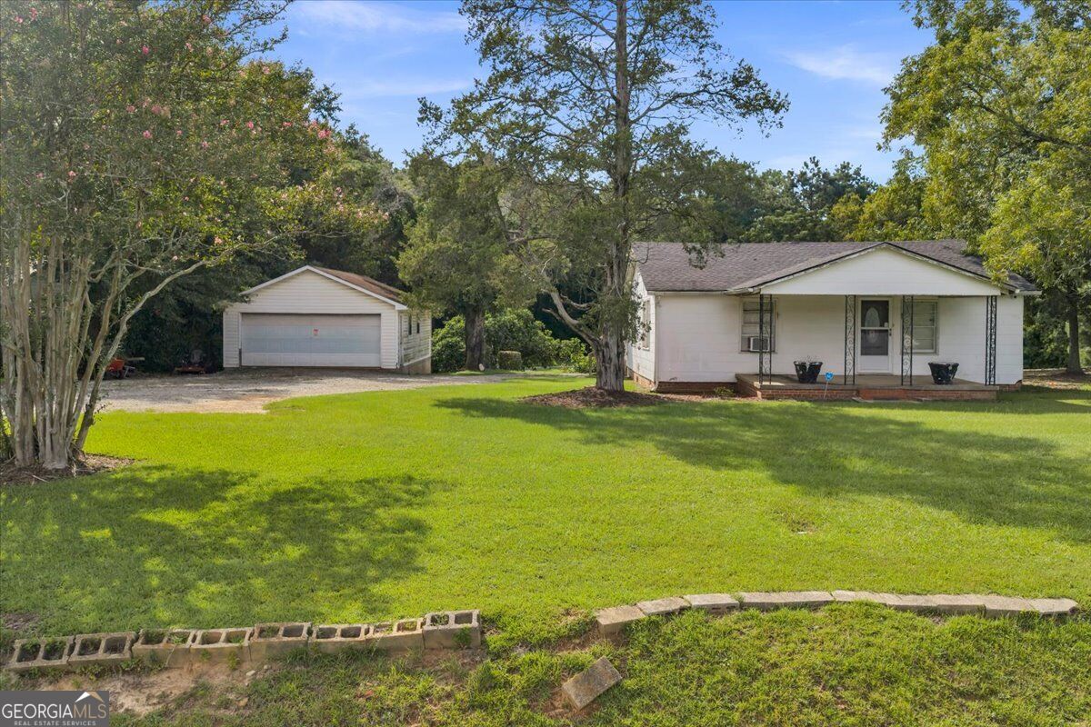 6043 Hawkinsville Road Property Photo 5
