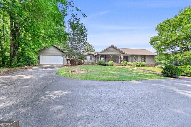 120 Jandale Drive Property Photo 2