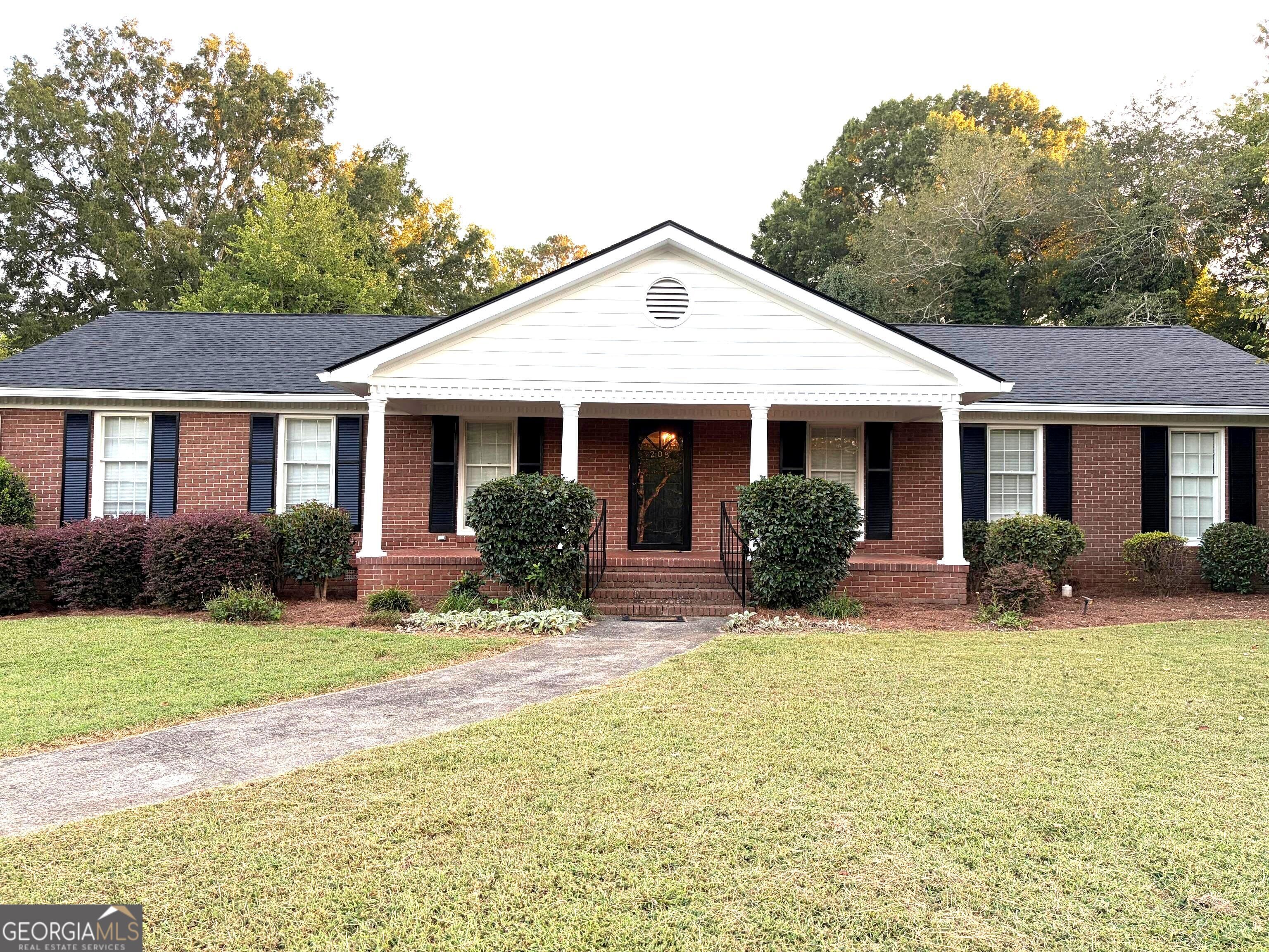 205 Maplewood Drive Se Property Photo 1