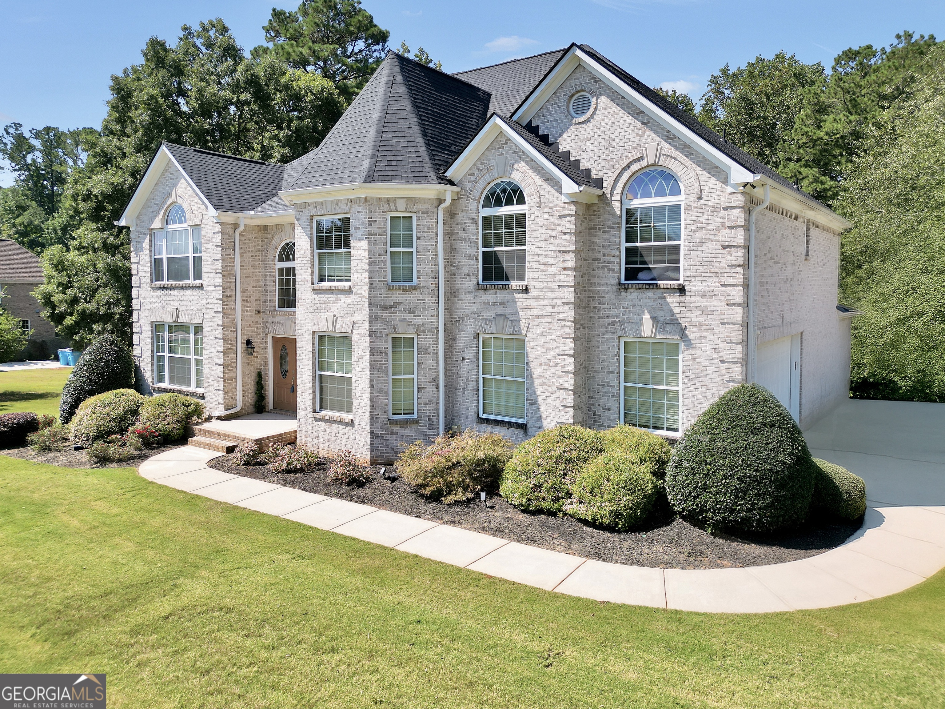 1202 Persimmon Way Property Photo 3