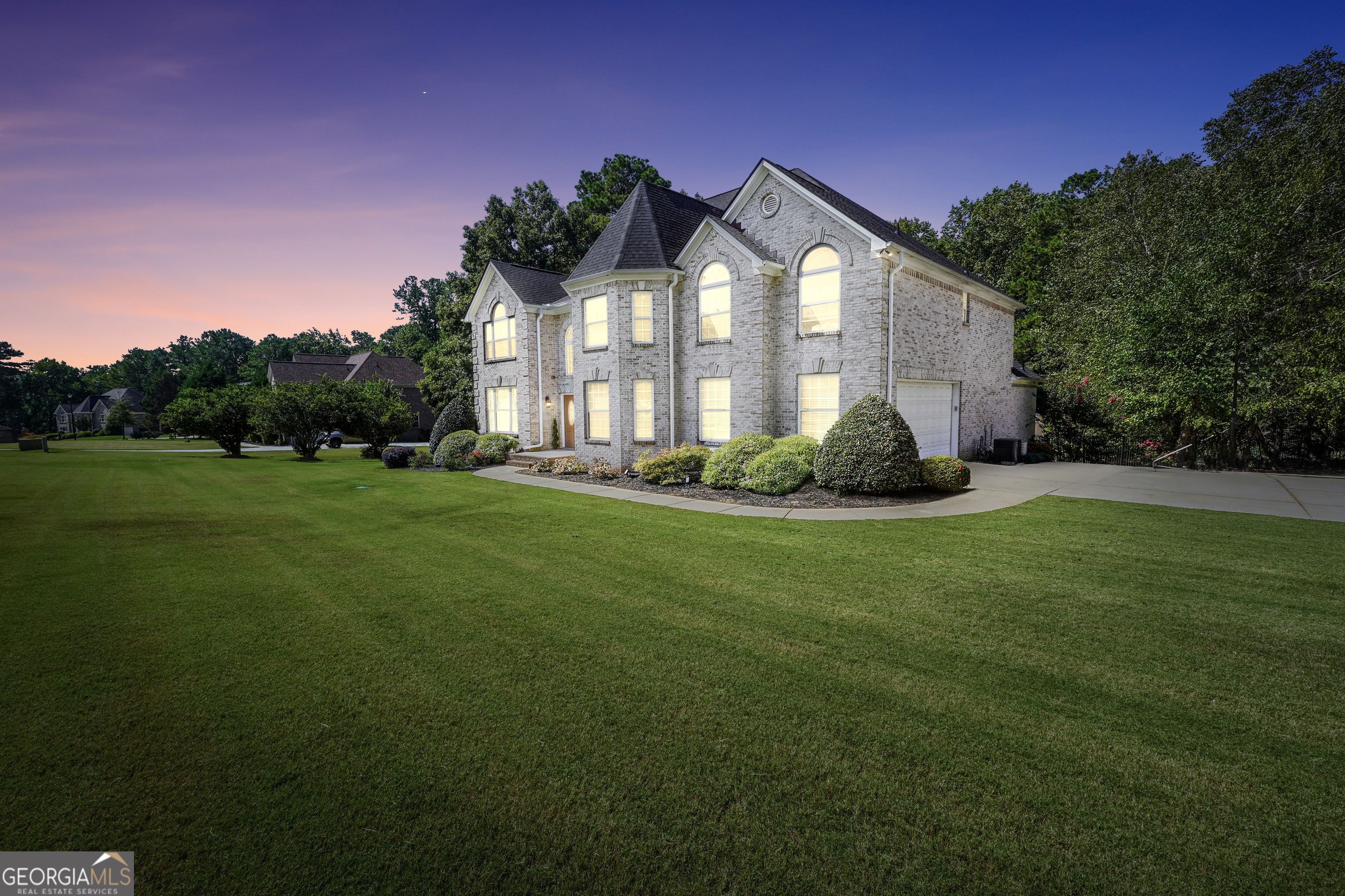 1202 Persimmon Way Property Photo 4