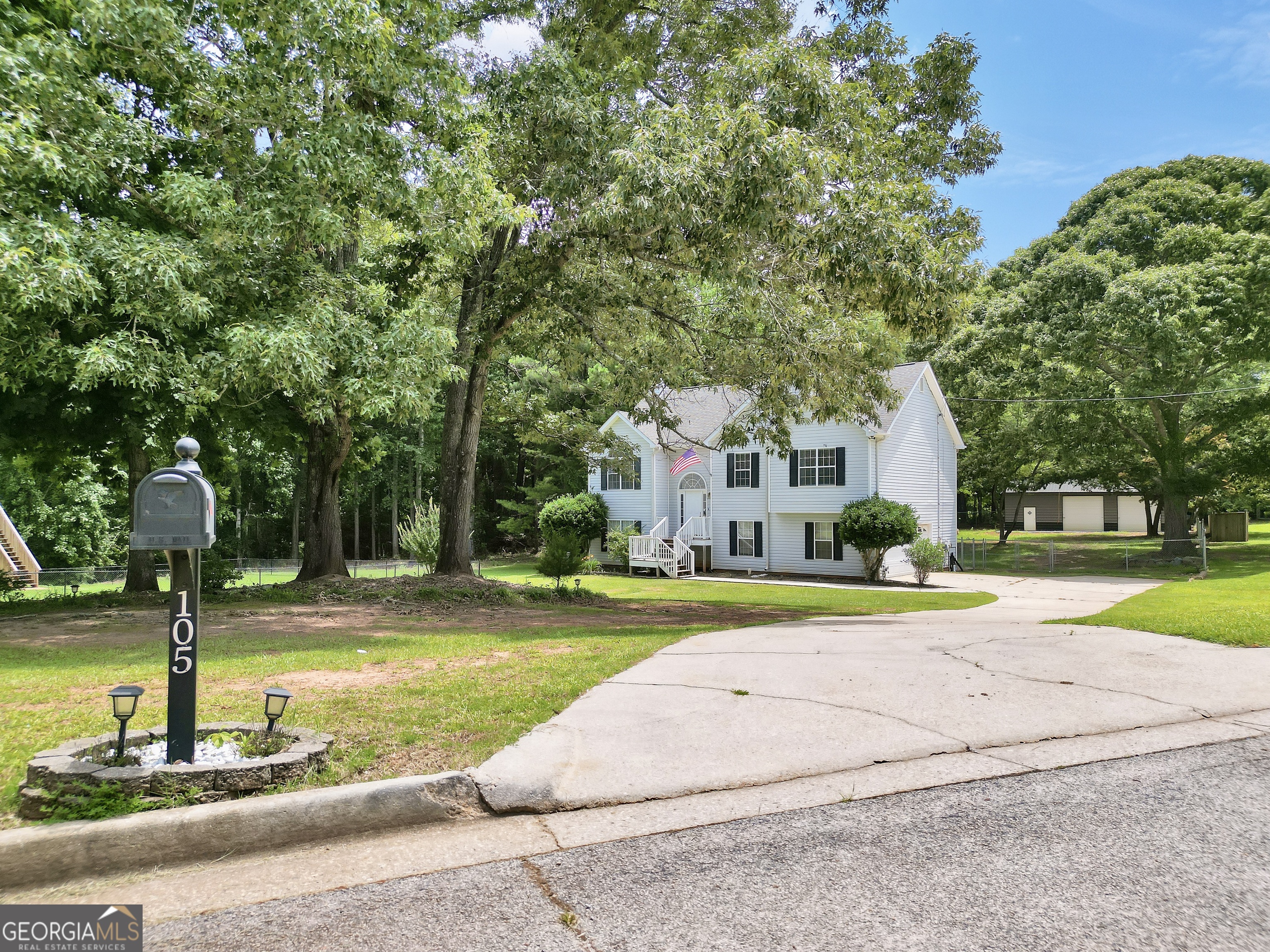 105 Dawn Court Property Photo 3