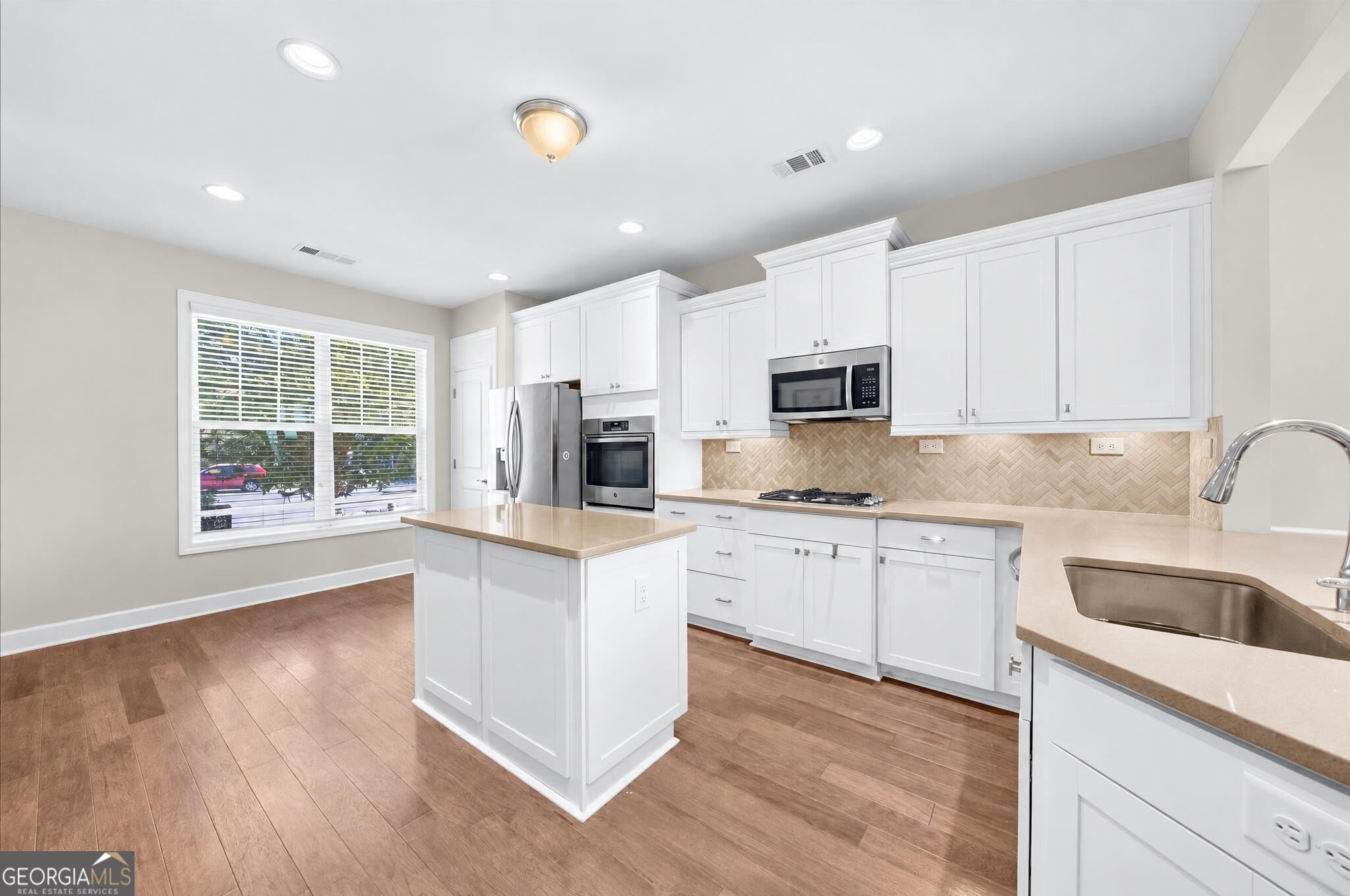 3846 English Oak Drive Sw Property Photo 4