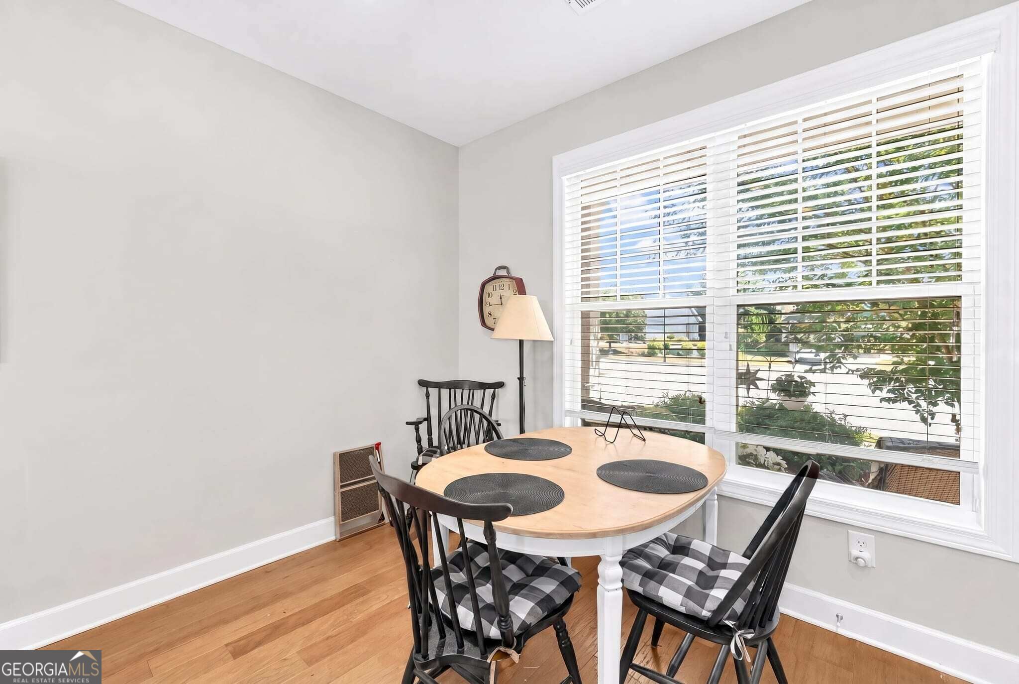 3846 English Oak Drive Sw Property Photo 5