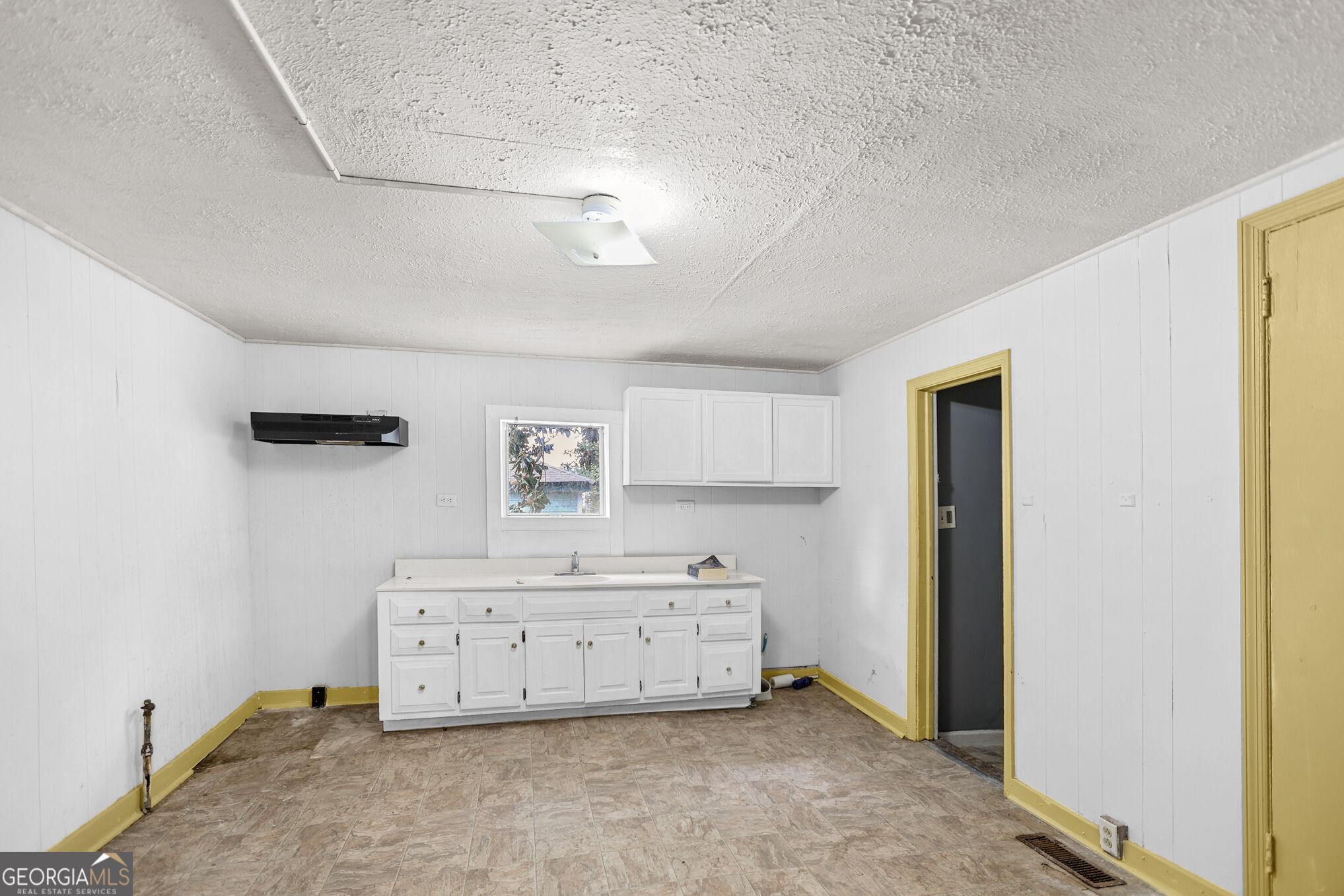 209 Ware Street Property Photo 8