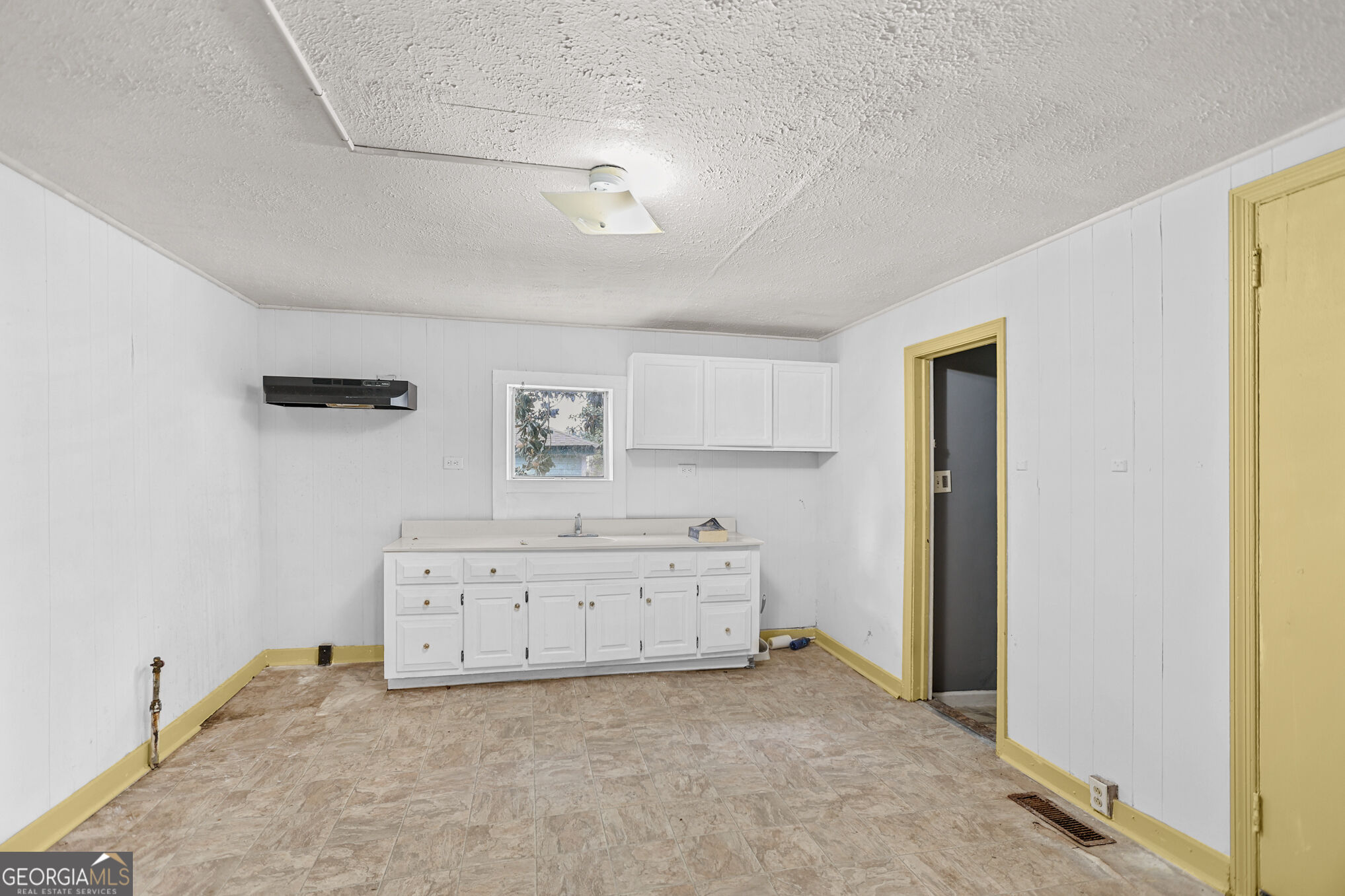 209 Ware Street Property Photo 10