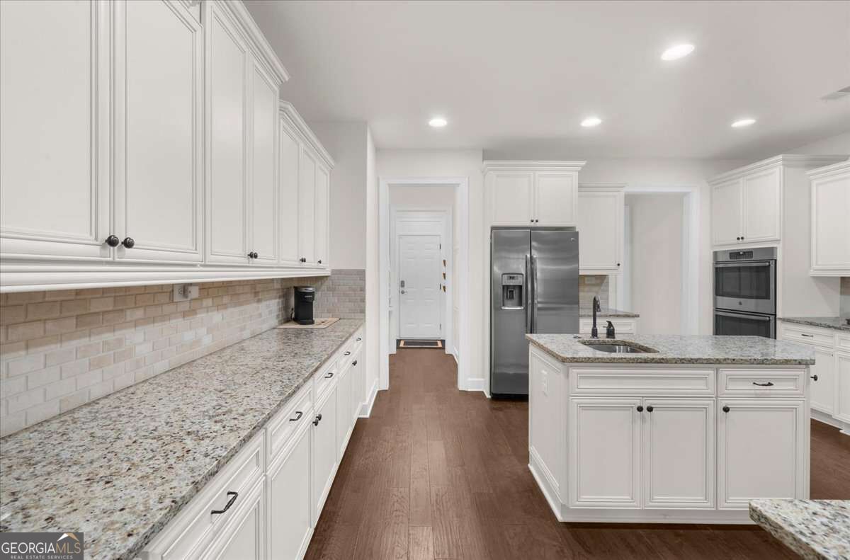 4000 Great Pine Drive Property Photo 18