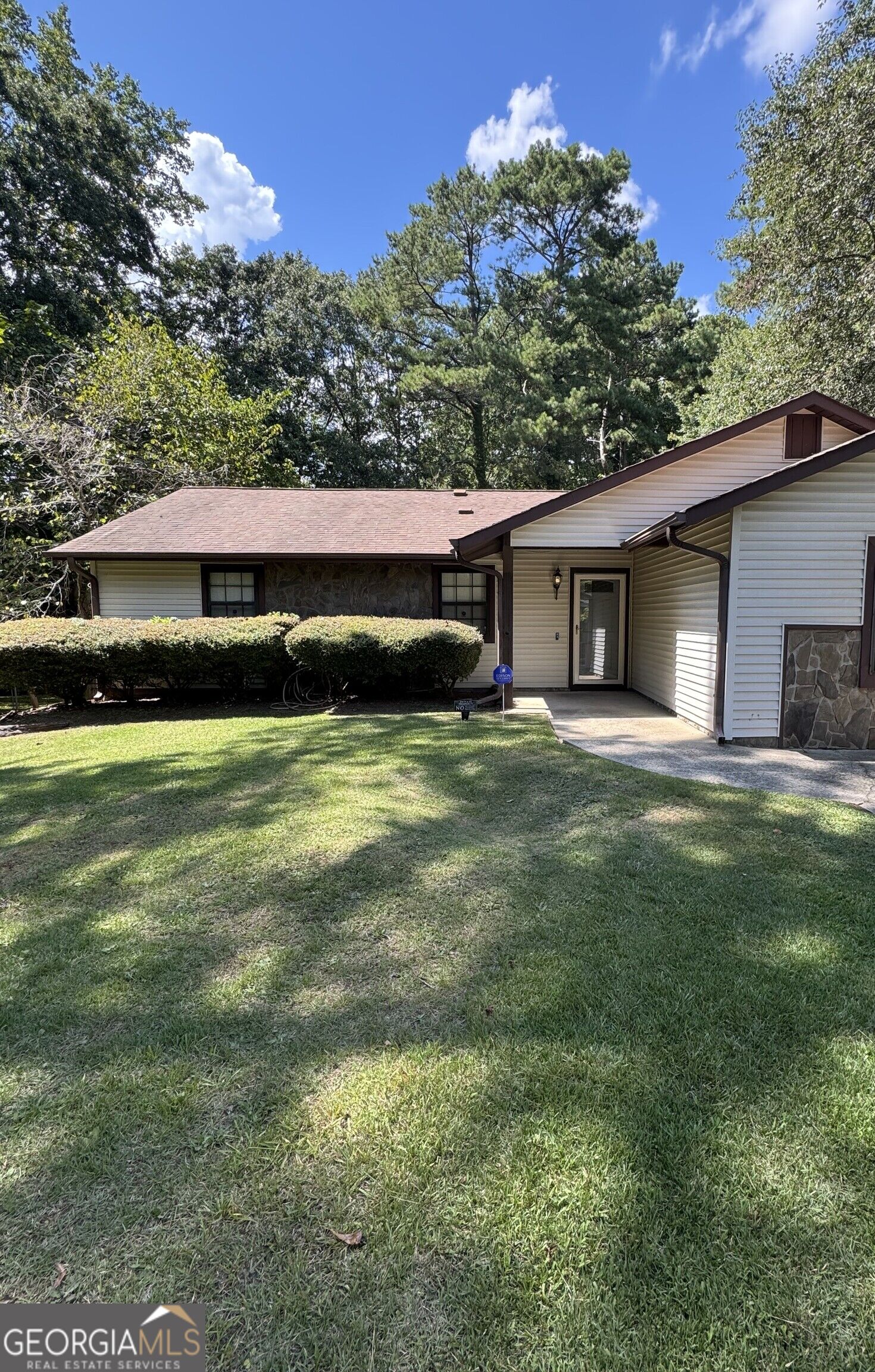 9323 Forest Knoll Drive Property Photo 1