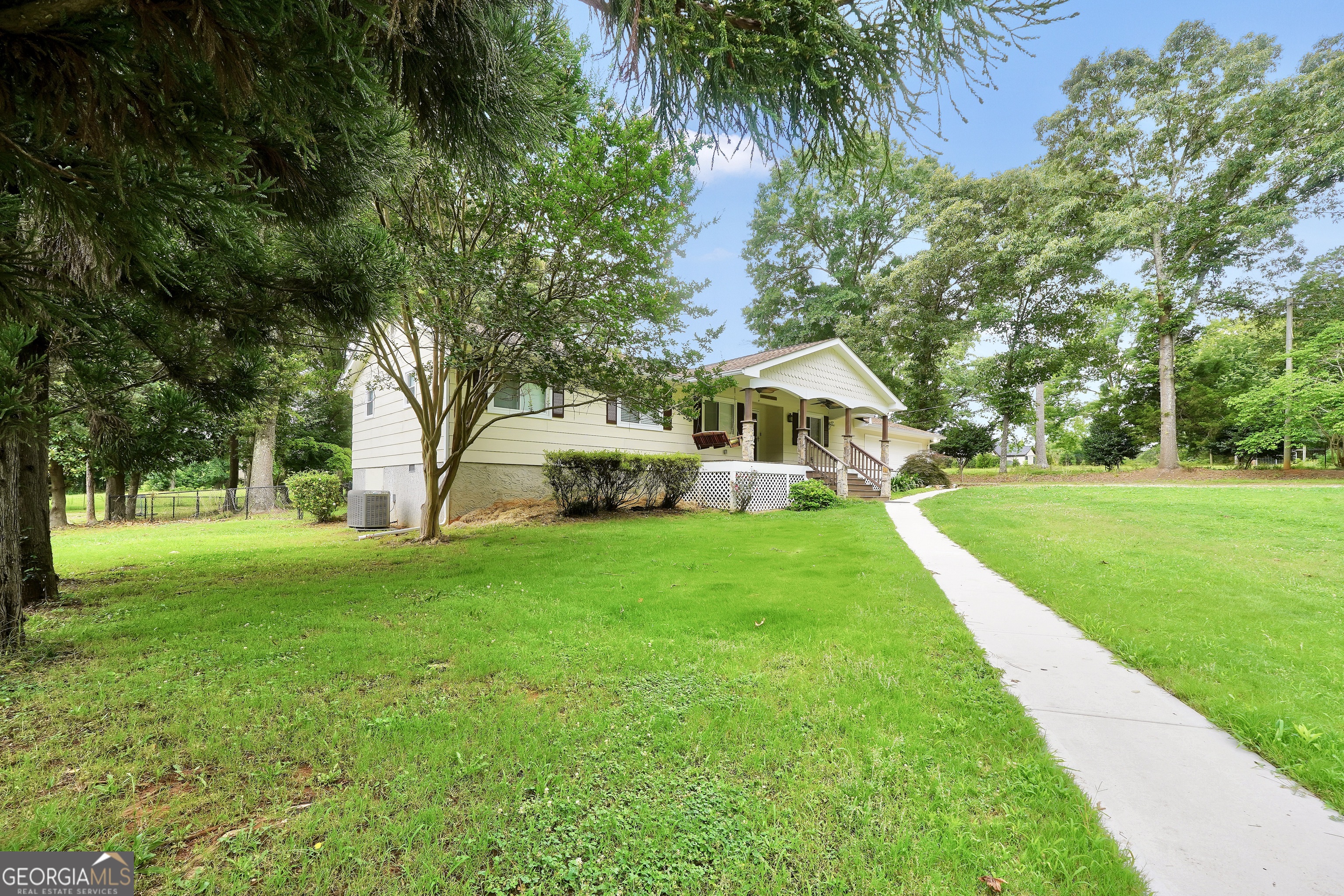 122 E Knight Road Property Photo 4